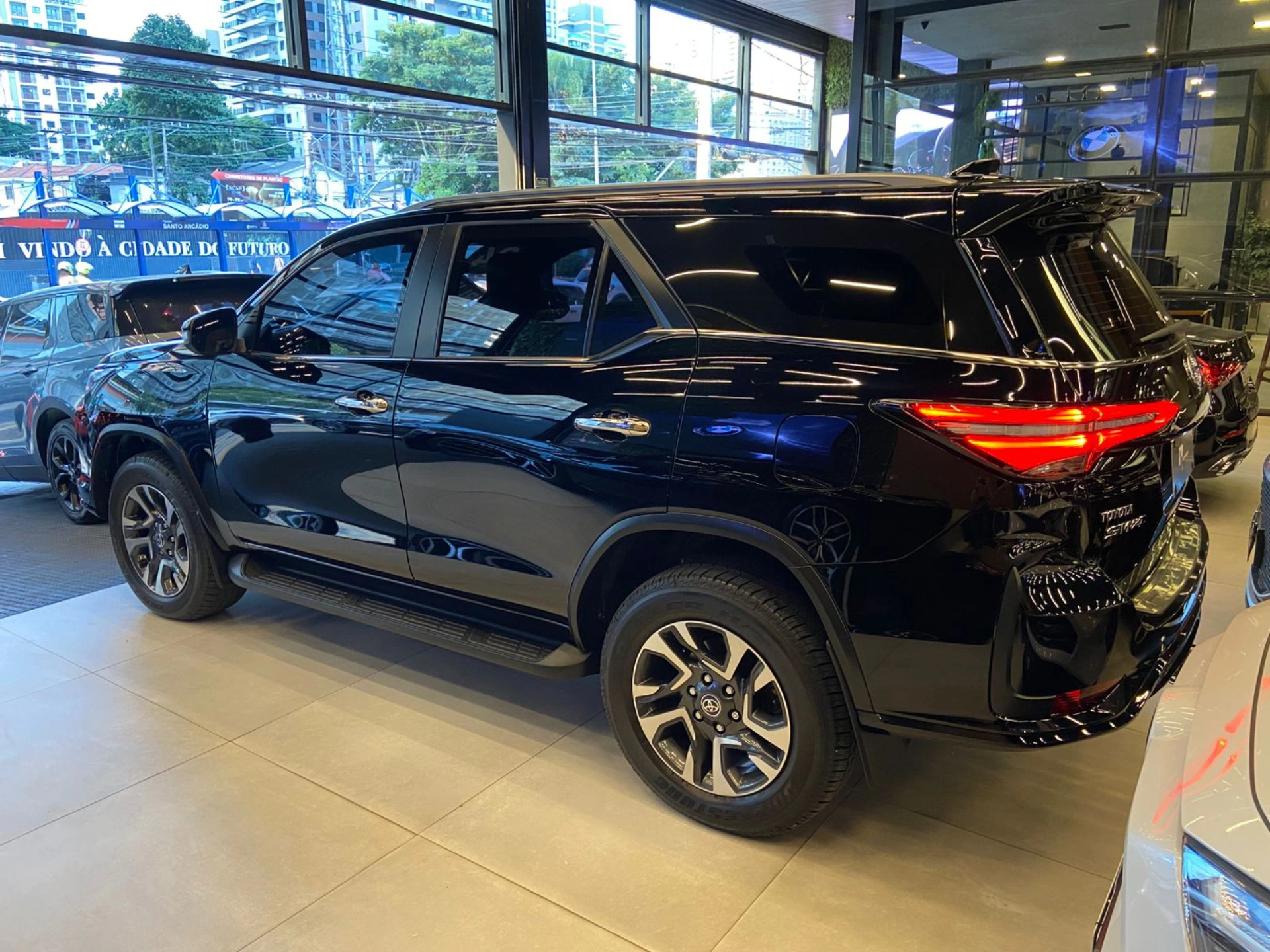 toyota HILUX SW4 2.8 D-4D TURBO DIESEL SRX 7L 4X4 AUTOMÁTICO 2024
