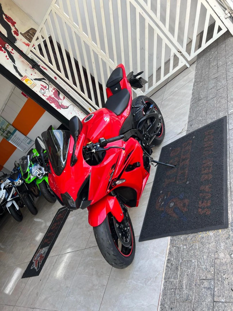 SUZUKI GSX-R1000A Esportiva