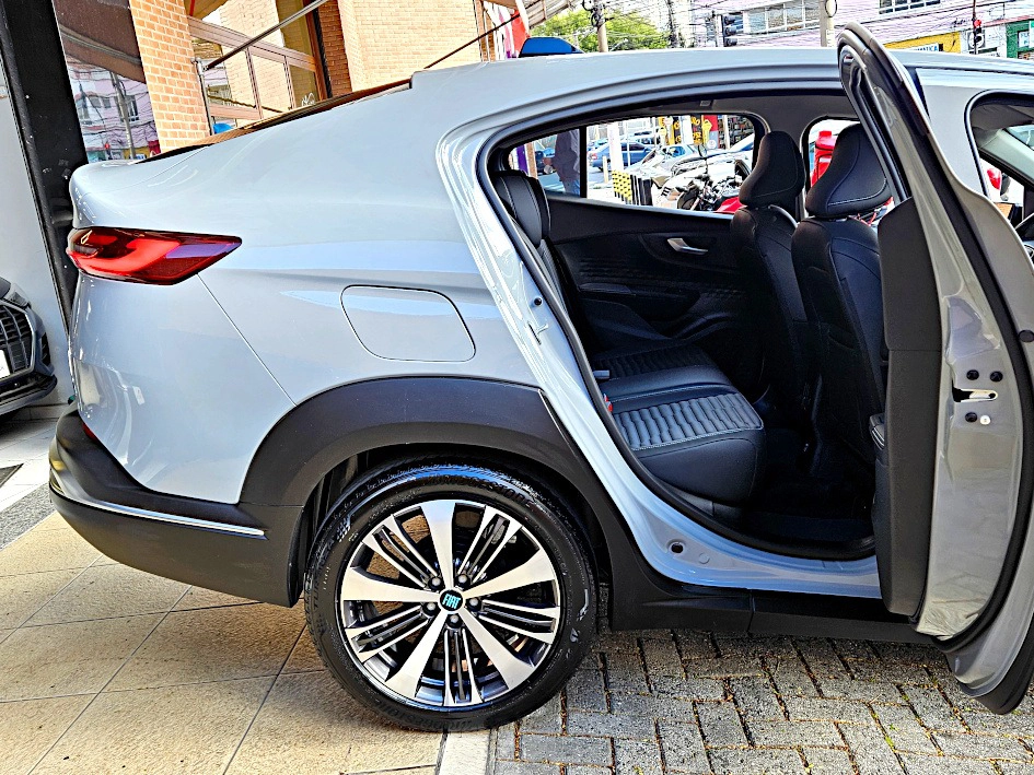 fiat FASTBACK 1.0 TURBO 200 HYBRID AUDACE CVT 2025