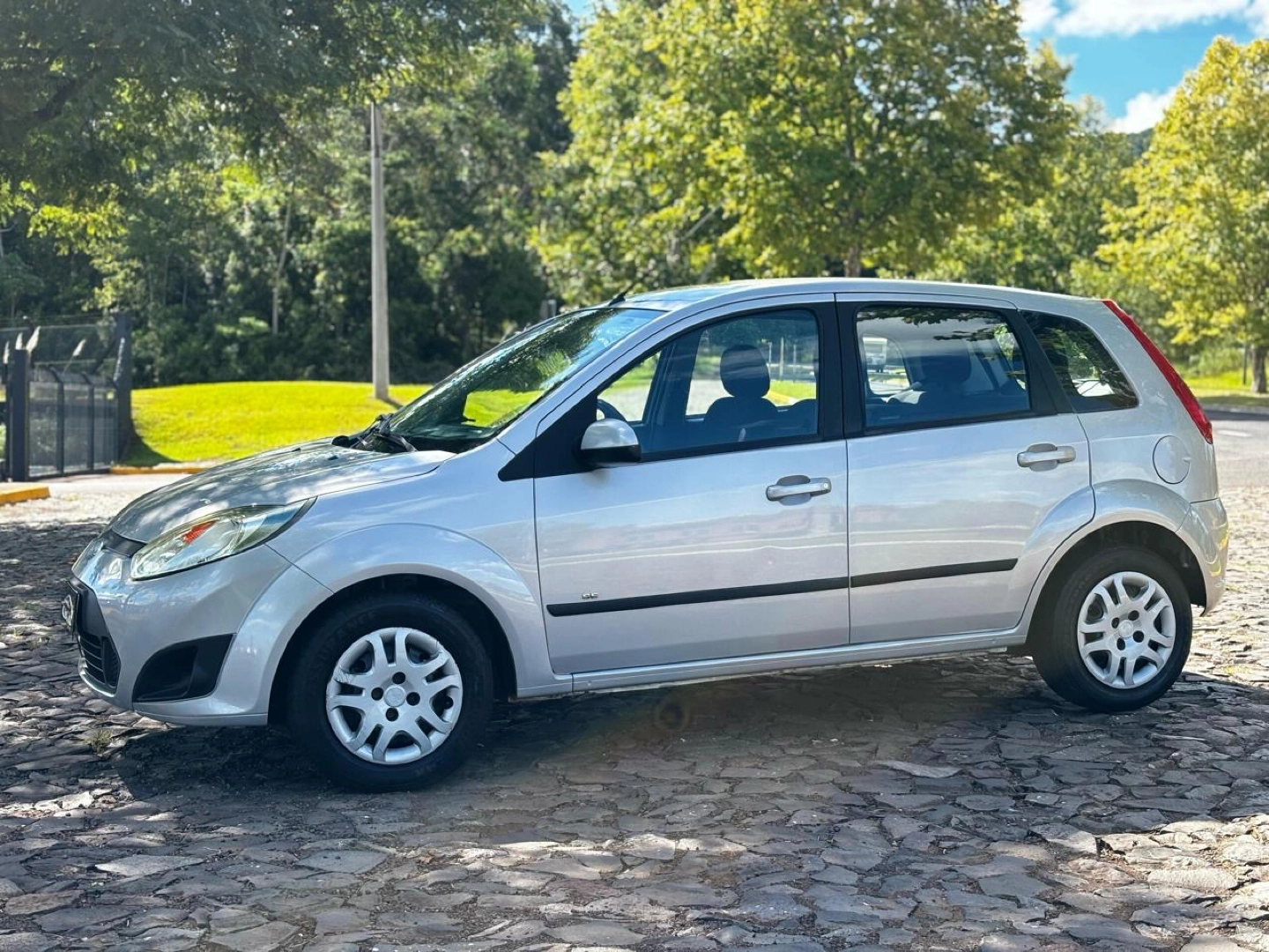 FORD FIESTA 1.6 ROCAM HATCH 8V FLEX 4P MANUAL