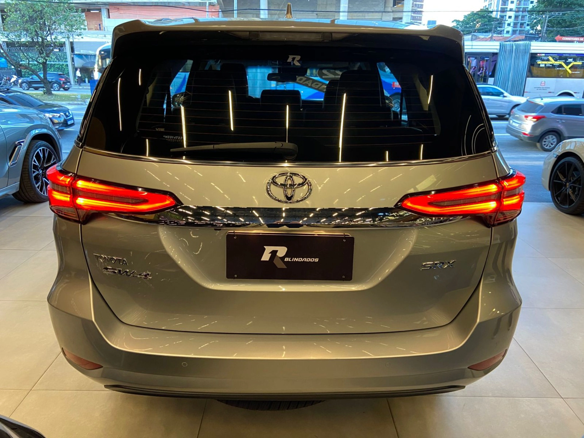 toyota HILUX SW4 2.8 D-4D TURBO DIESEL SRX 7L 4X4 AUTOMÁTICO 2022