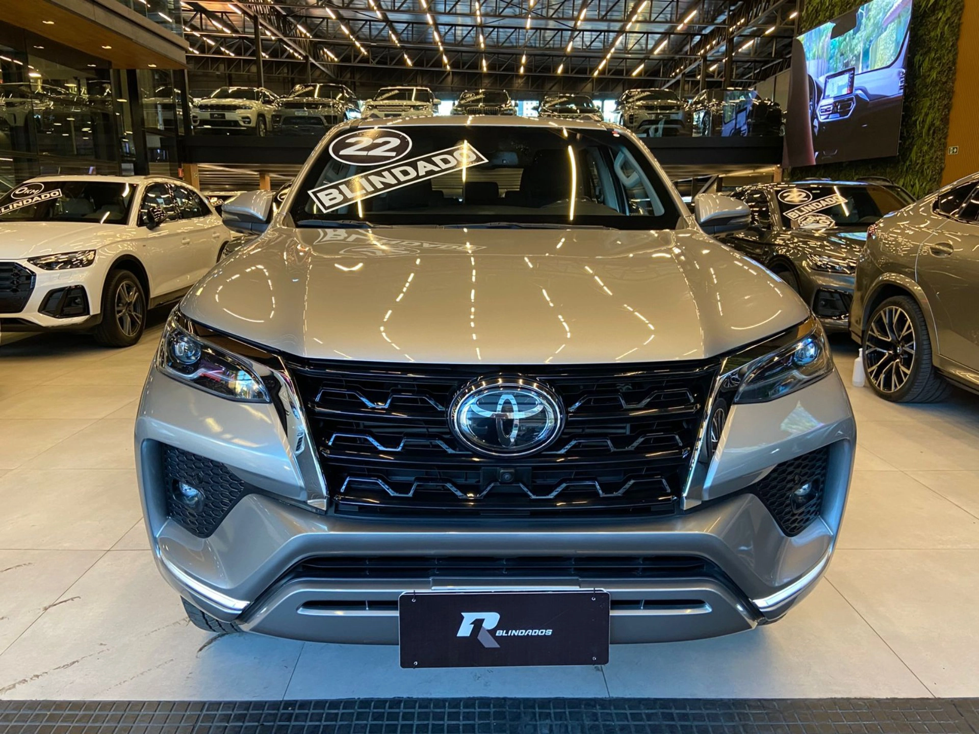 toyota HILUX SW4 2.8 D-4D TURBO DIESEL SRX 7L 4X4 AUTOMÁTICO 2022