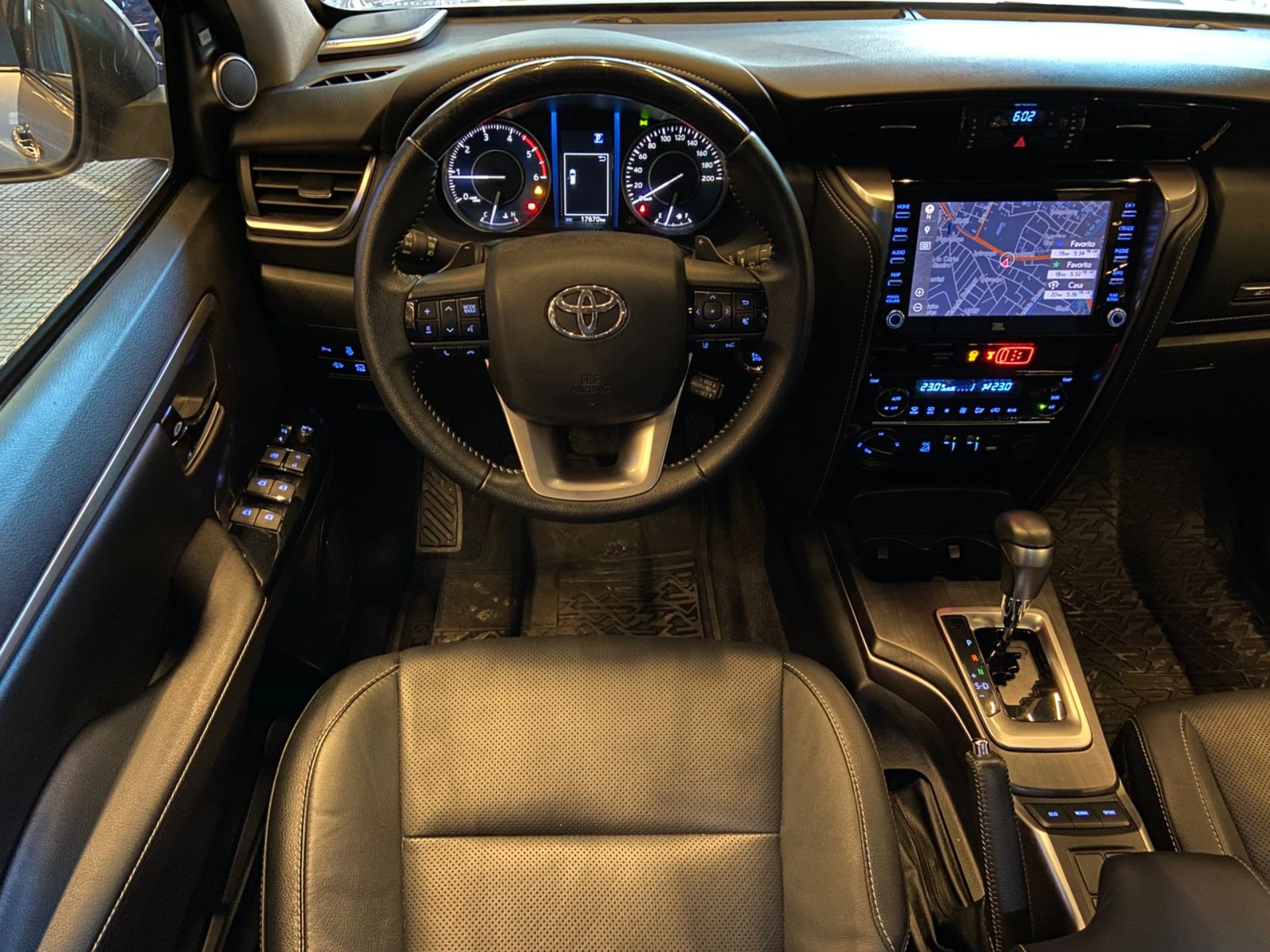 toyota HILUX SW4 2.8 D-4D TURBO DIESEL SRX 7L 4X4 AUTOMÁTICO 2022