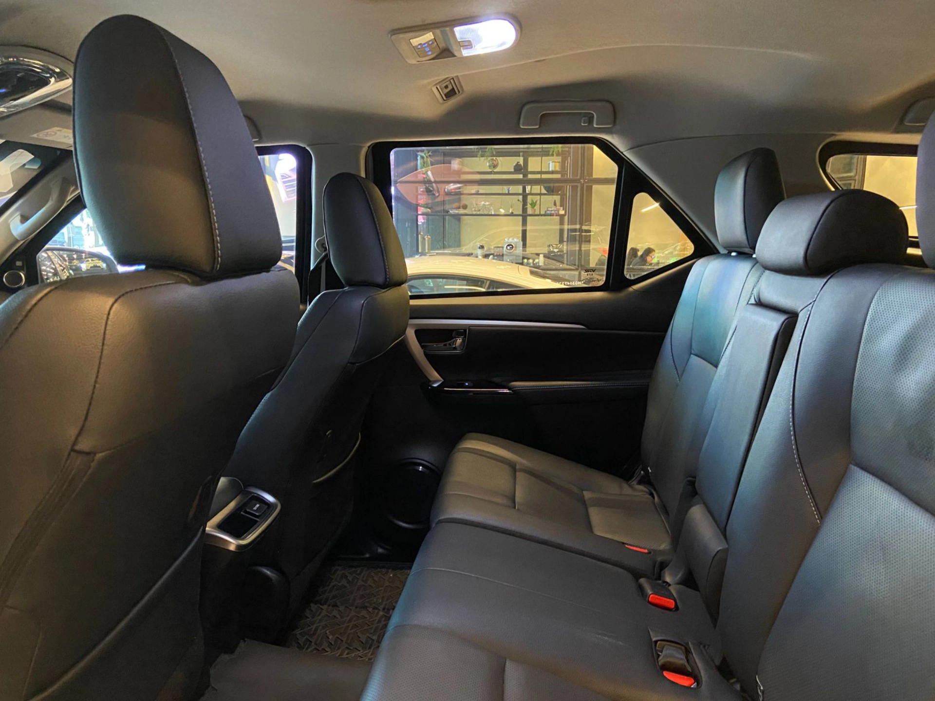 toyota HILUX SW4 2.8 D-4D TURBO DIESEL SRX 7L 4X4 AUTOMÁTICO 2022