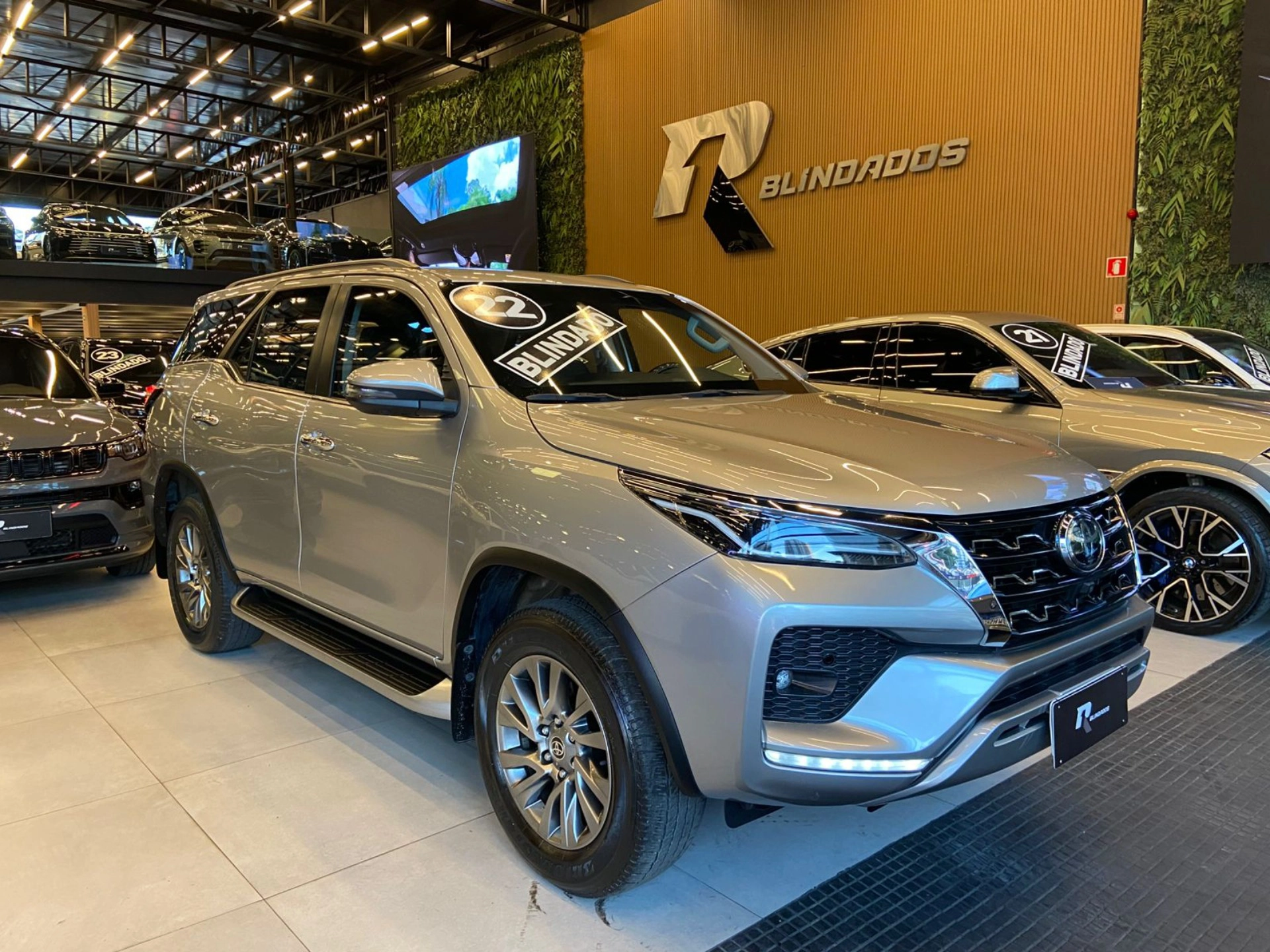 toyota HILUX SW4 2.8 D-4D TURBO DIESEL SRX 7L 4X4 AUTOMÁTICO 2022