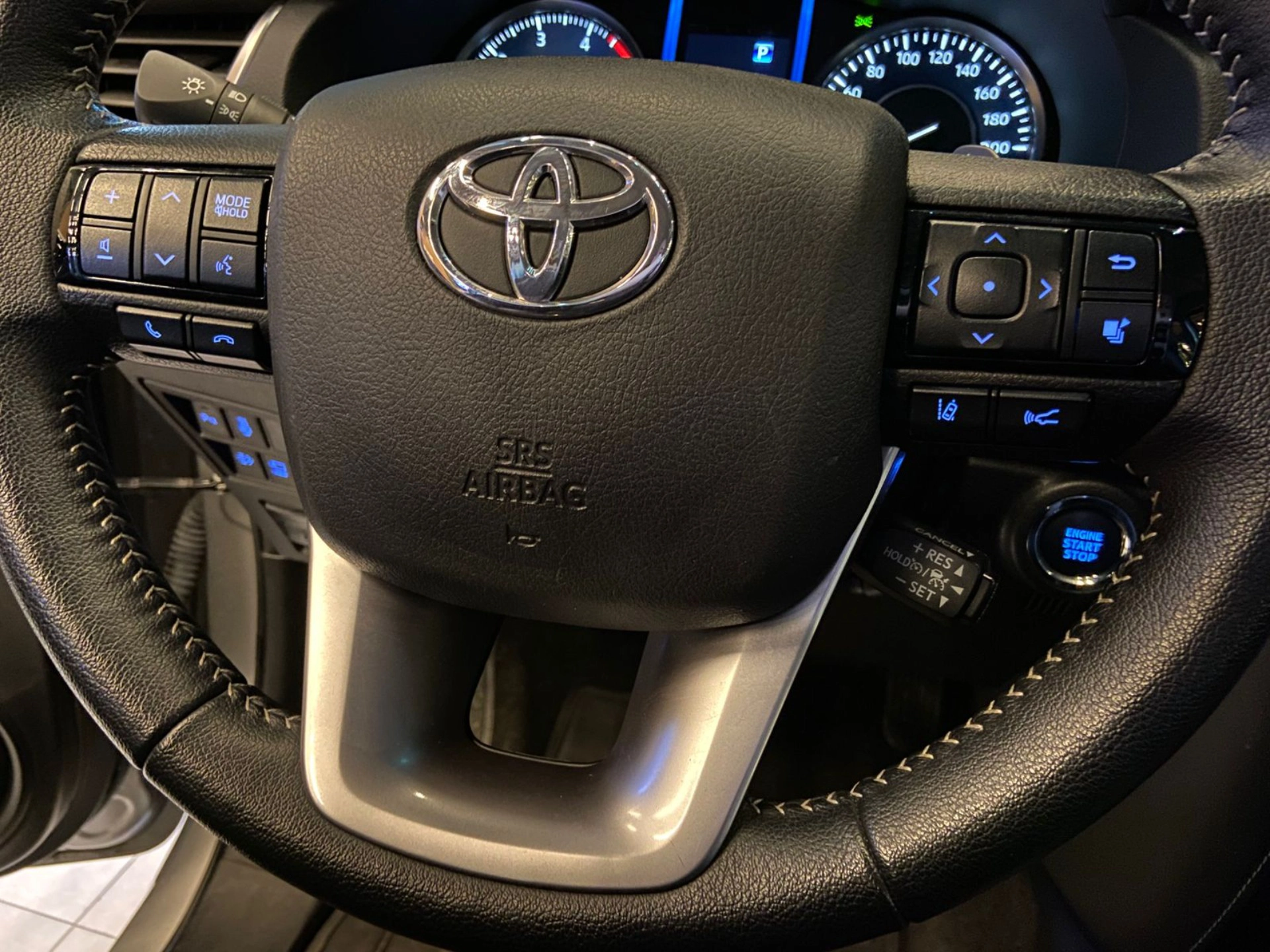 toyota HILUX SW4 2.8 D-4D TURBO DIESEL SRX 7L 4X4 AUTOMÁTICO 2022