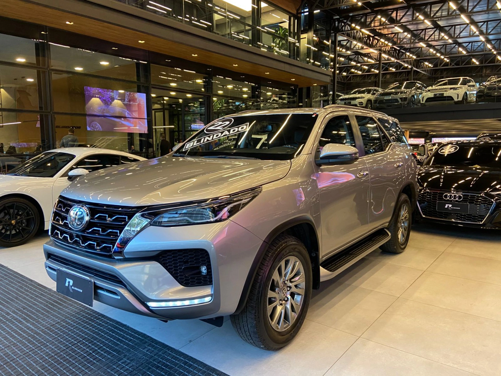 toyota HILUX SW4 2.8 D-4D TURBO DIESEL SRX 7L 4X4 AUTOMÁTICO 2022
