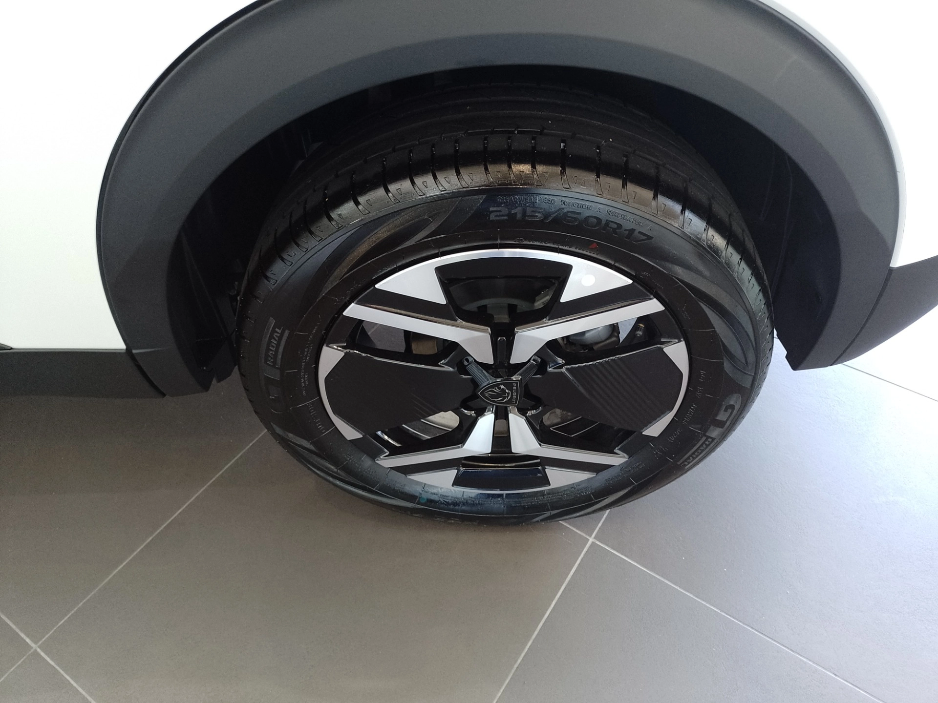 PEUGEOT-2008-1.0 TURBO 200 FLEX ACTIVE CVT