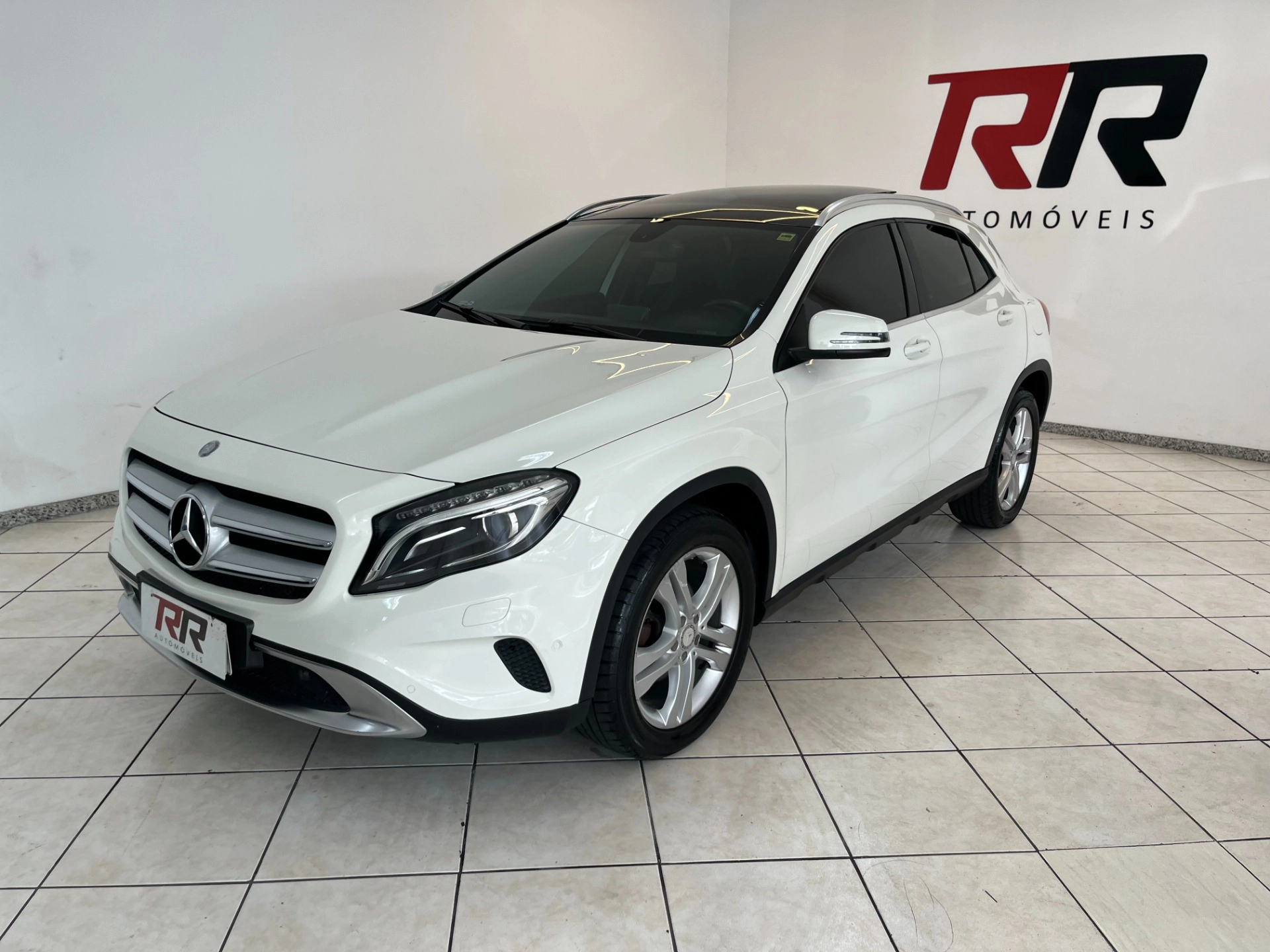 MERCEDES-BENZ GLA 200 1.6 CGI VISION 16V TURBO FLEX 4P AUTOMÁTICO