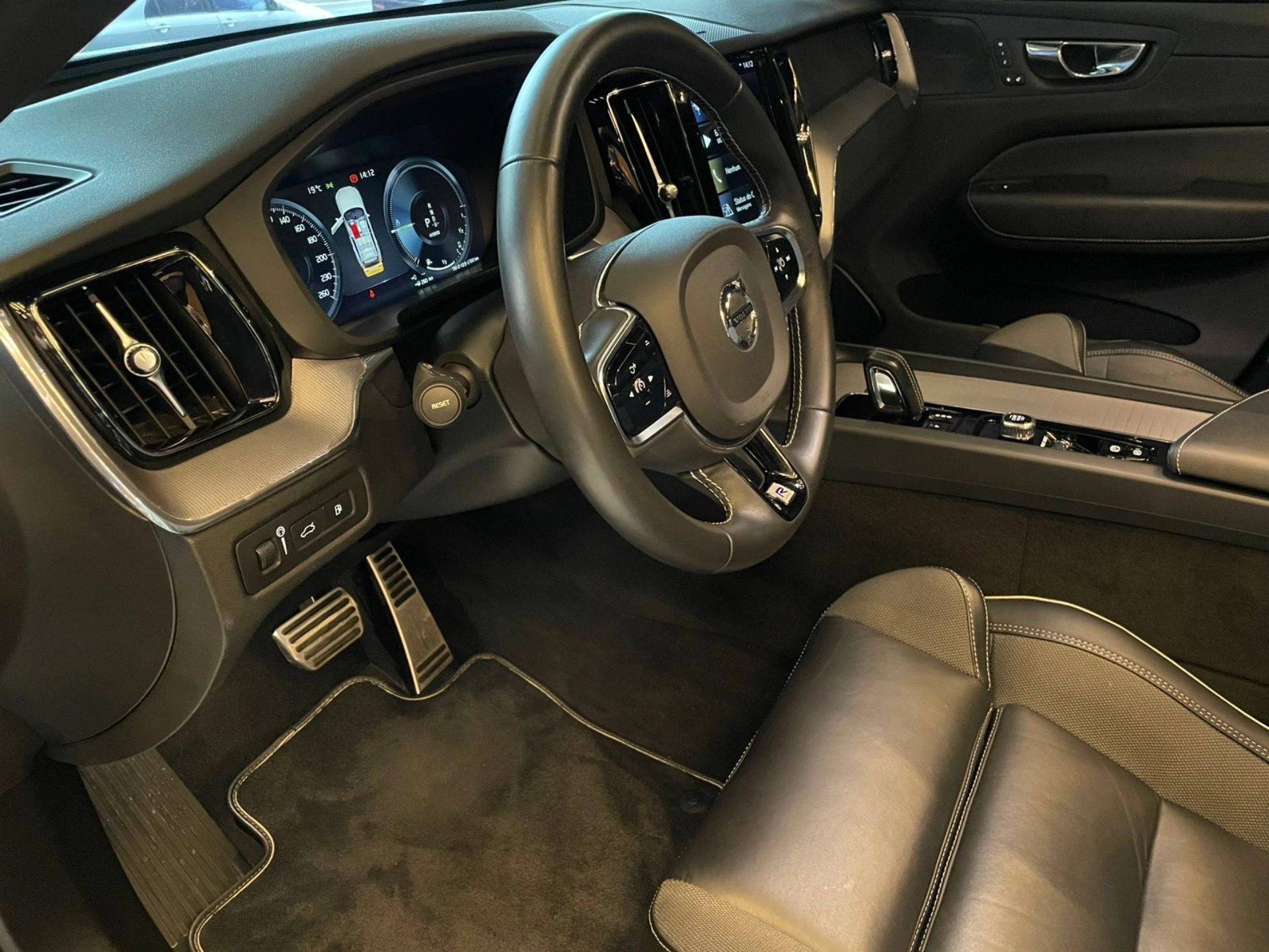 volvo XC60 2.0 T8 HYBRID R-DESIGN AWD GEARTRONIC 2020