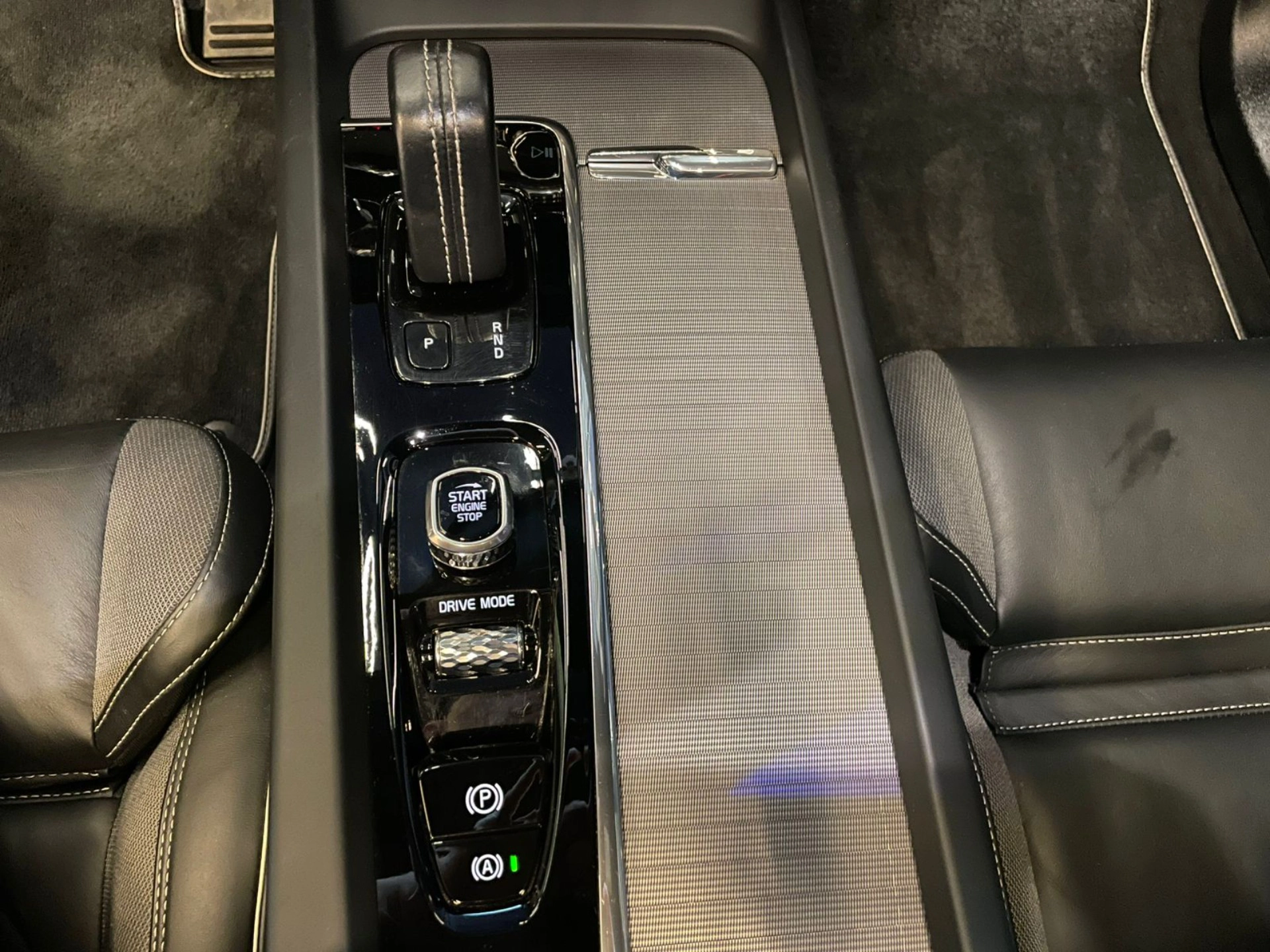 volvo XC60 2.0 T8 HYBRID R-DESIGN AWD GEARTRONIC 2020