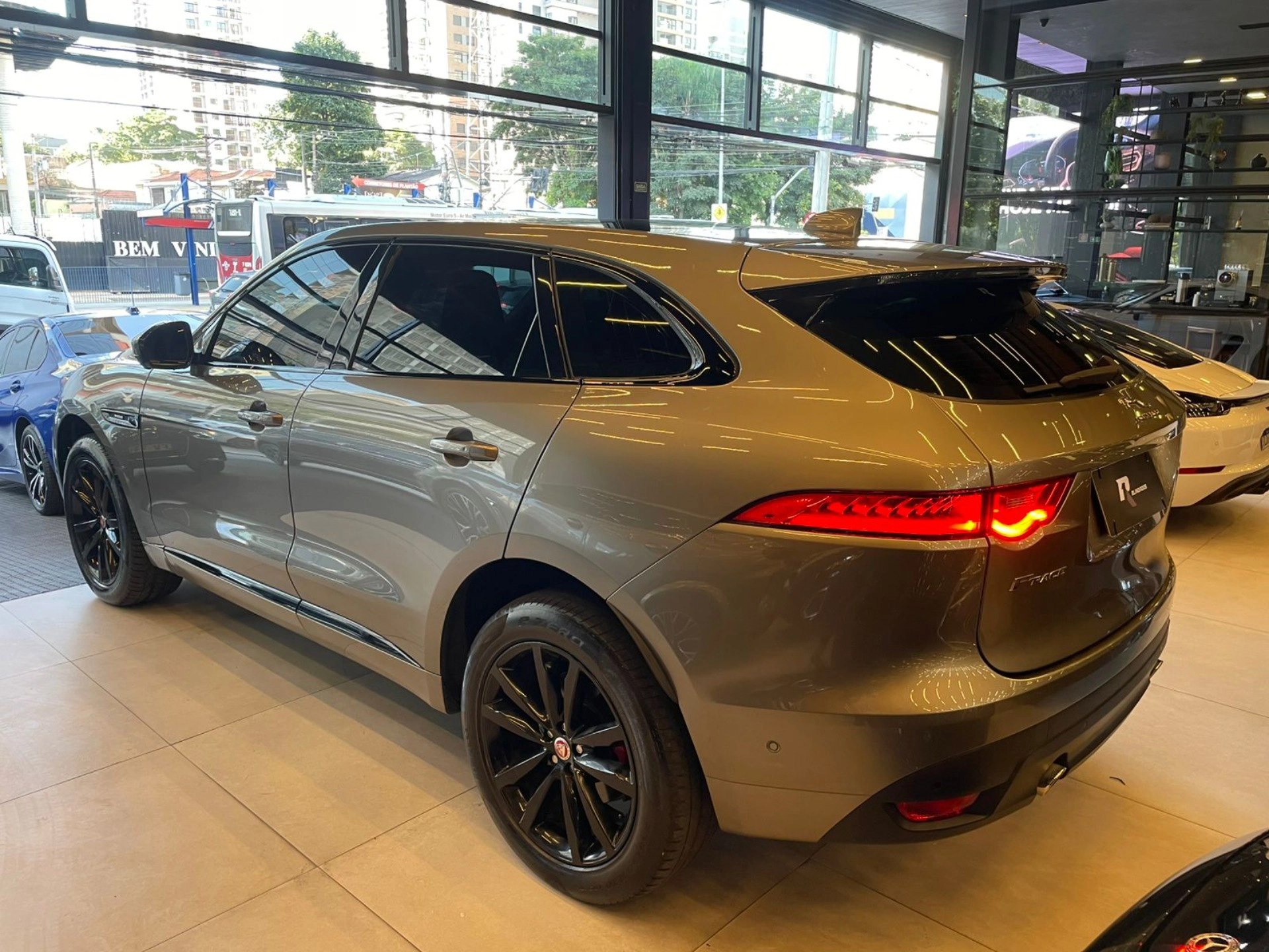 jaguar F-PACE 2.0 16V INGENIUM R-SPORT AWD 4P AUTOMÁTICO 2019