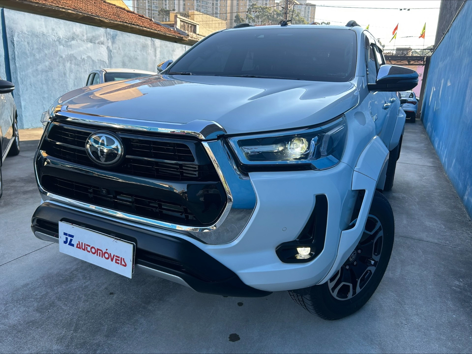 TOYOTA HILUX 2.8 D-4D TURBO DIESEL CD SRX PLUS 4X4 AUTOMÁTICO