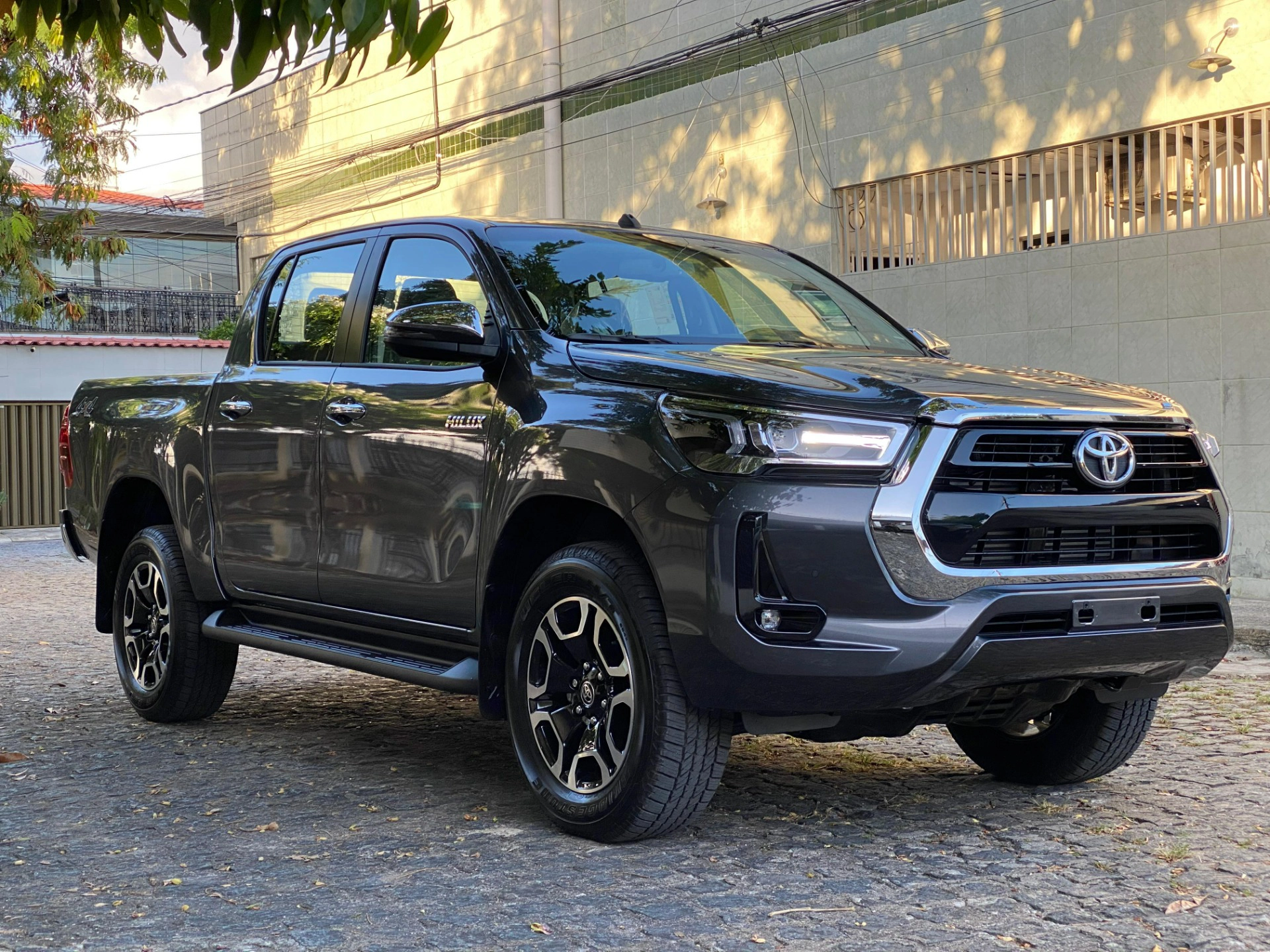 TOYOTA HILUX 2.8 D-4D TURBO DIESEL CD SRV 4X4 AUTOMÁTICO