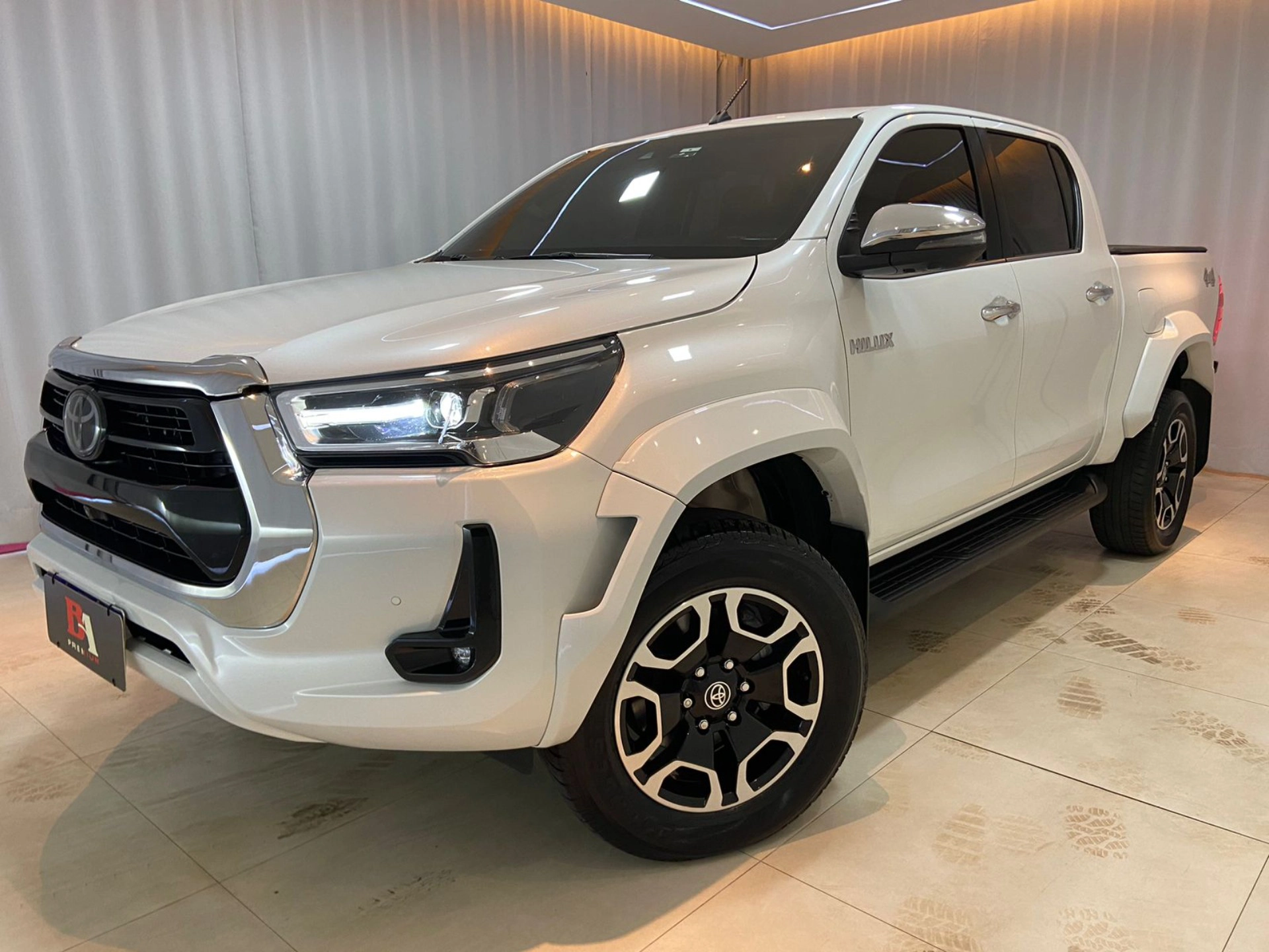 TOYOTA HILUX 2.8 D-4D TURBO DIESEL CD SRX PLUS 4X4 AUTOMÁTICO