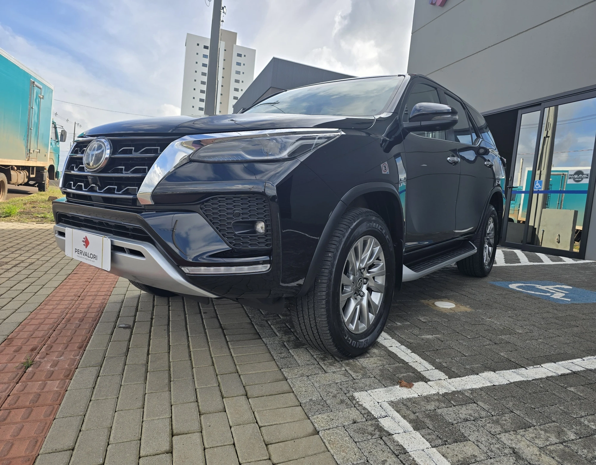 TOYOTA HILUX SW4 2.8 D-4D TURBO DIESEL SRX 7L 4X4 AUTOMÁTICO