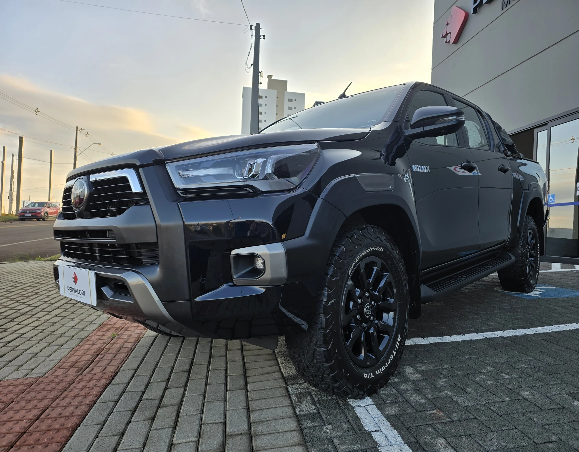 TOYOTA HILUX 2.8 D-4D TURBO DIESEL CD CONQUEST 4X4 AUTOMÁTICO