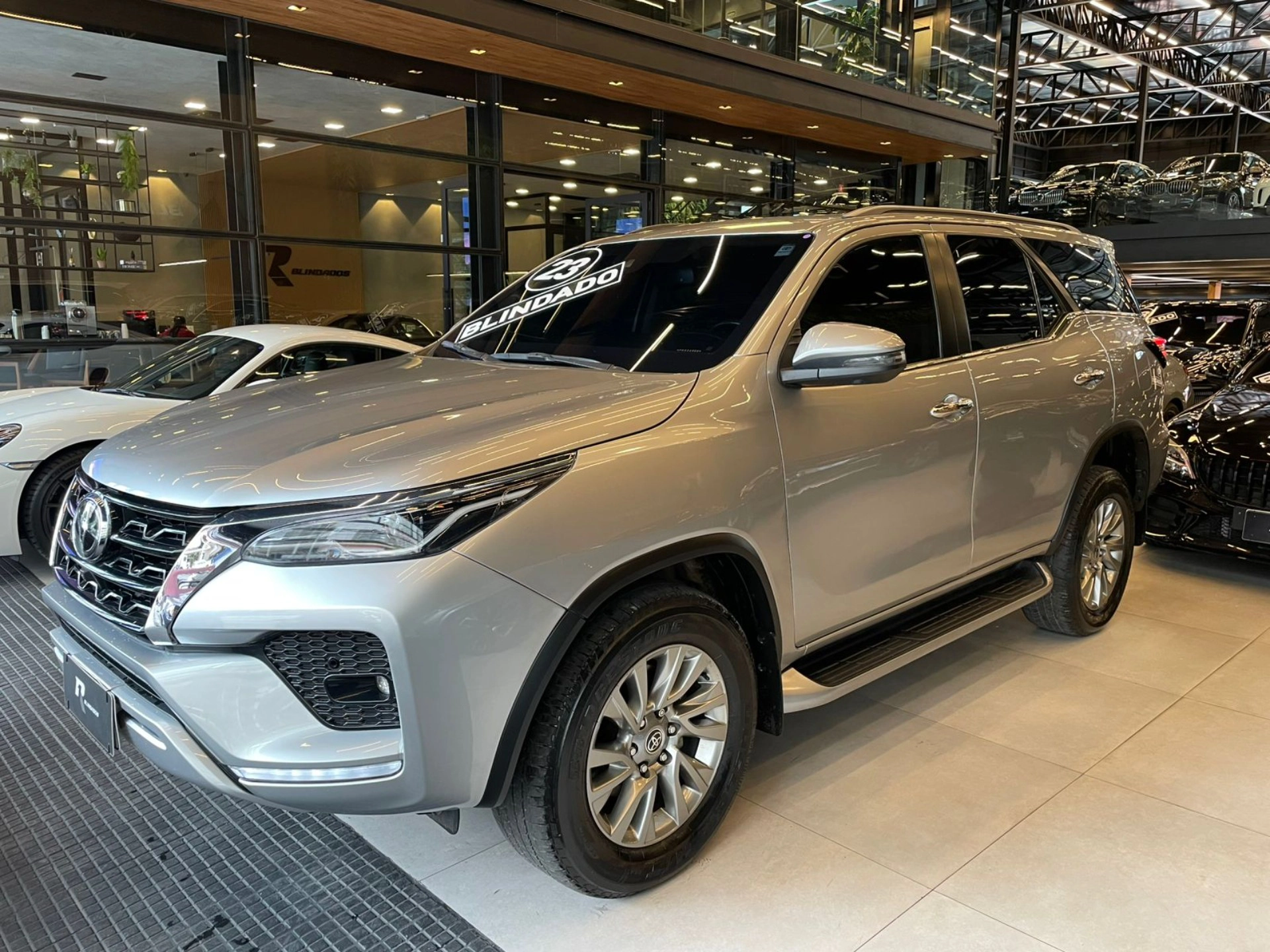 toyota HILUX SW4 2.8 D-4D TURBO DIESEL SRX 7L 4X4 AUTOMÁTICO 2023