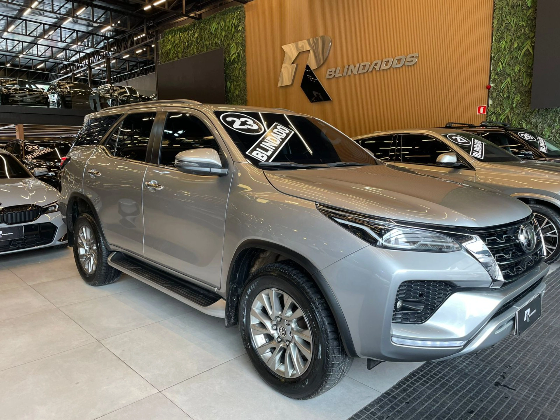 toyota HILUX SW4 2.8 D-4D TURBO DIESEL SRX 7L 4X4 AUTOMÁTICO 2023