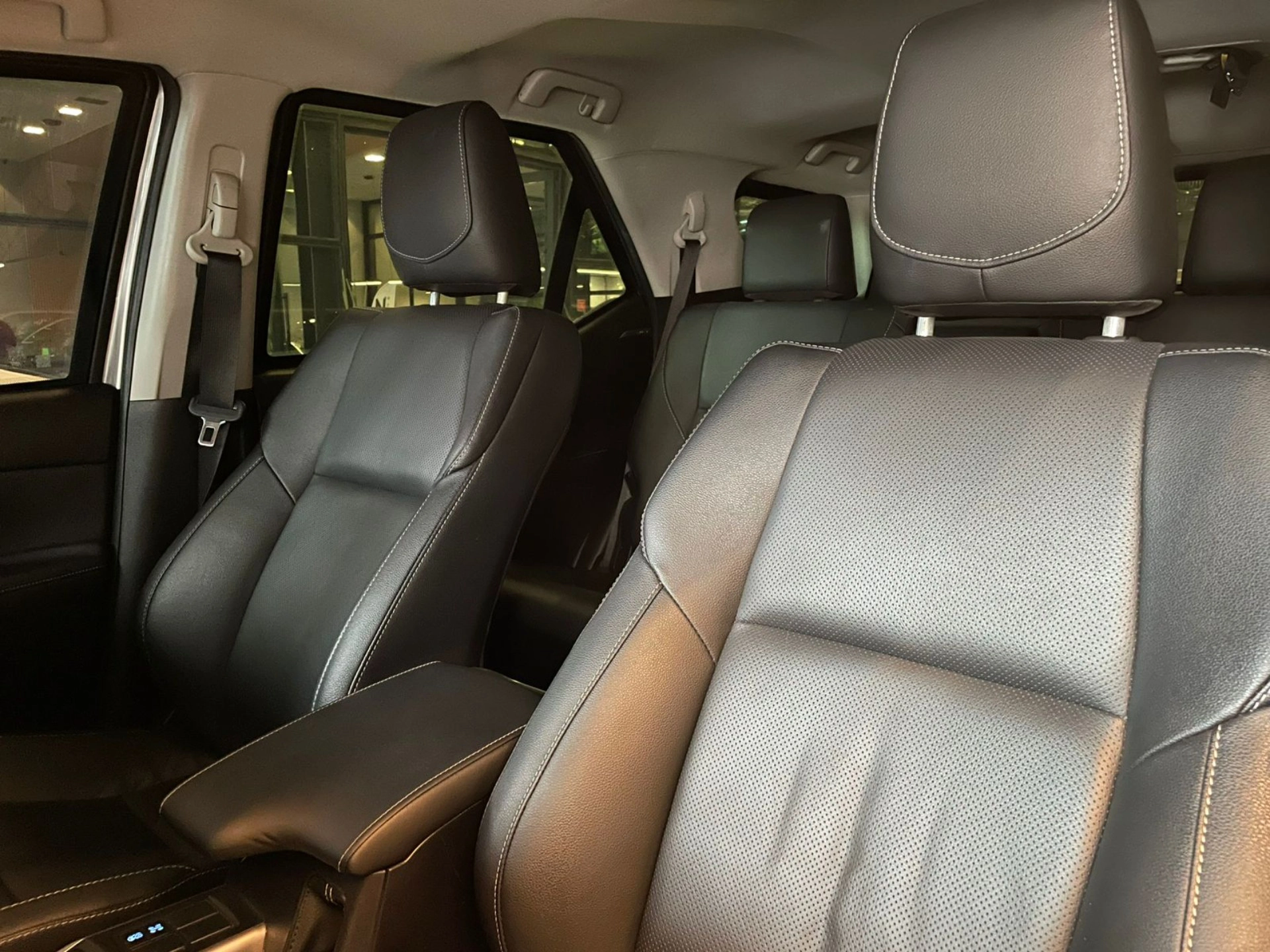 toyota HILUX SW4 2.8 D-4D TURBO DIESEL SRX 7L 4X4 AUTOMÁTICO 2023