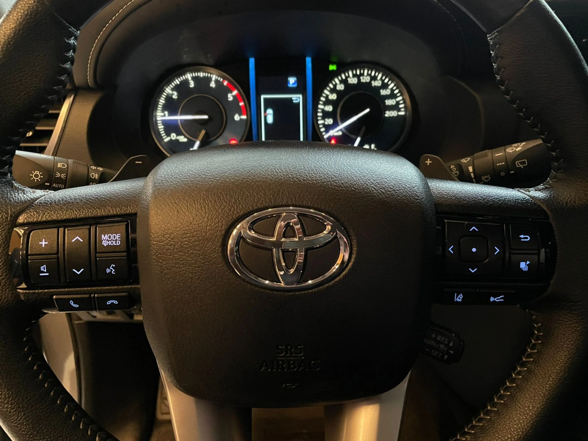 toyota HILUX SW4 2.8 D-4D TURBO DIESEL SRX 7L 4X4 AUTOMÁTICO 2023