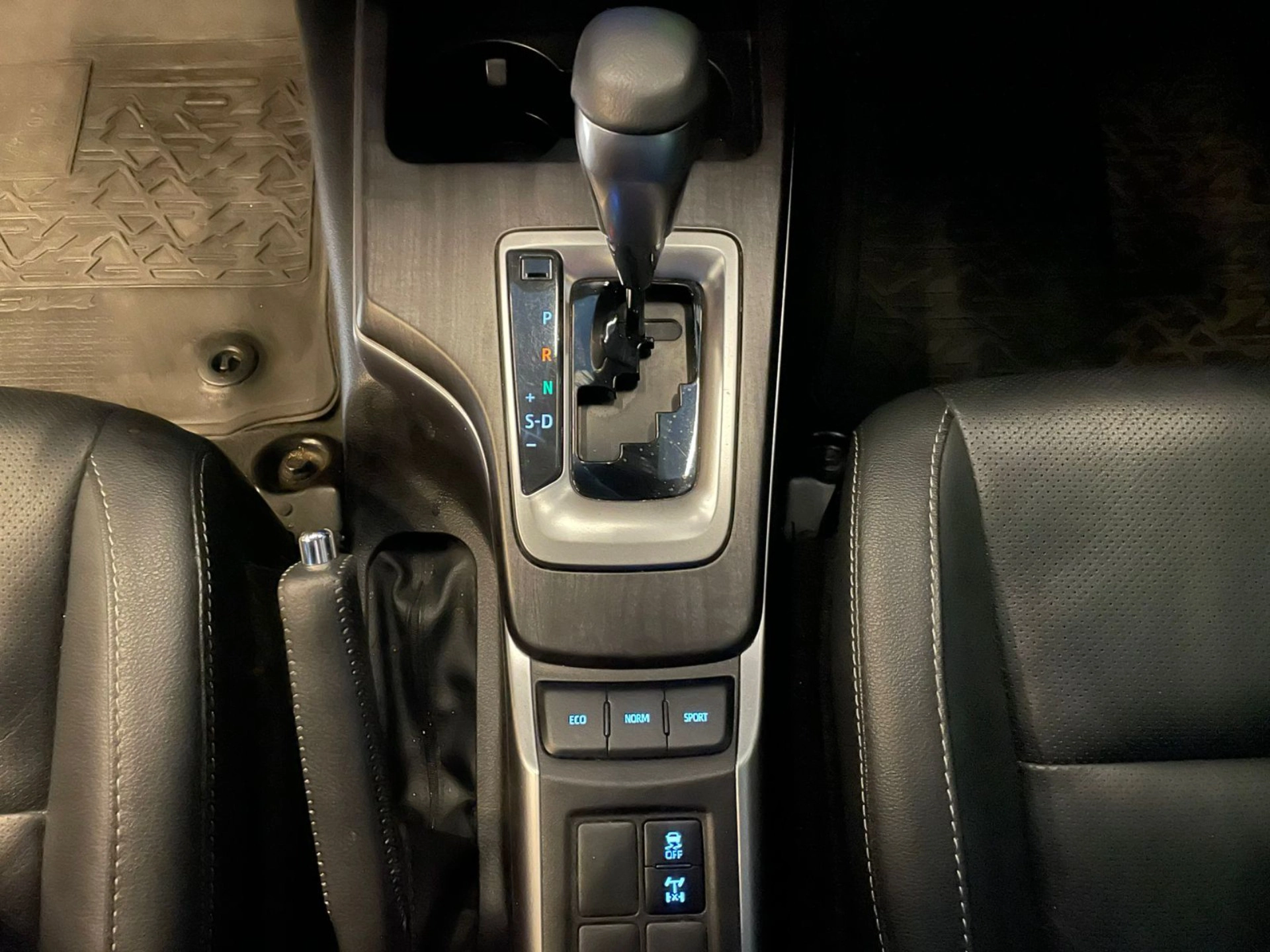 toyota HILUX SW4 2.8 D-4D TURBO DIESEL SRX 7L 4X4 AUTOMÁTICO 2023