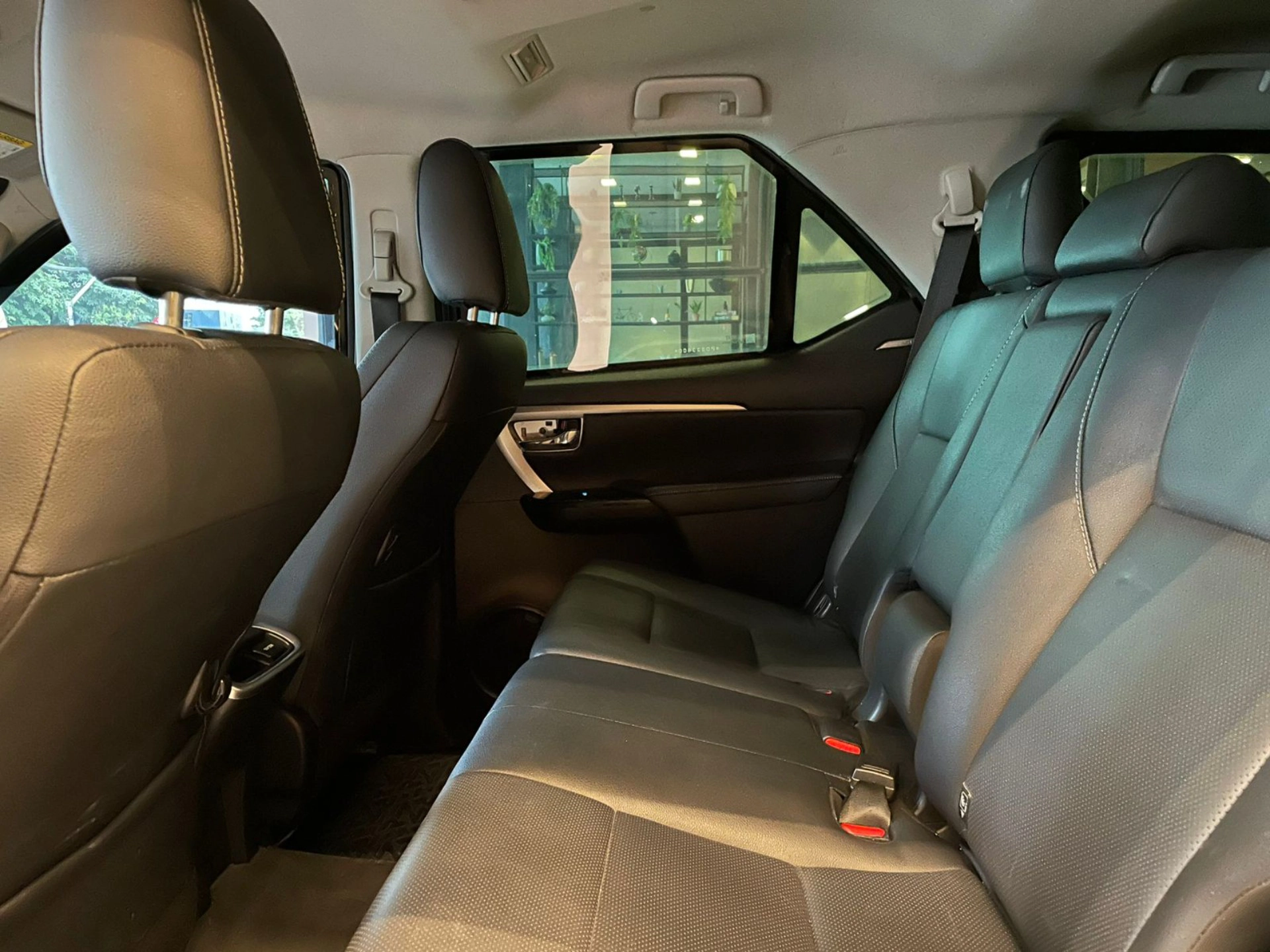 toyota HILUX SW4 2.8 D-4D TURBO DIESEL SRX 7L 4X4 AUTOMÁTICO 2023