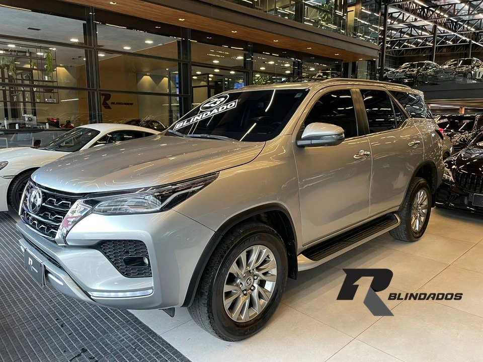 toyota HILUX SW4 2.8 D-4D TURBO DIESEL SRX 7L 4X4 AUTOMÁTICO 2023