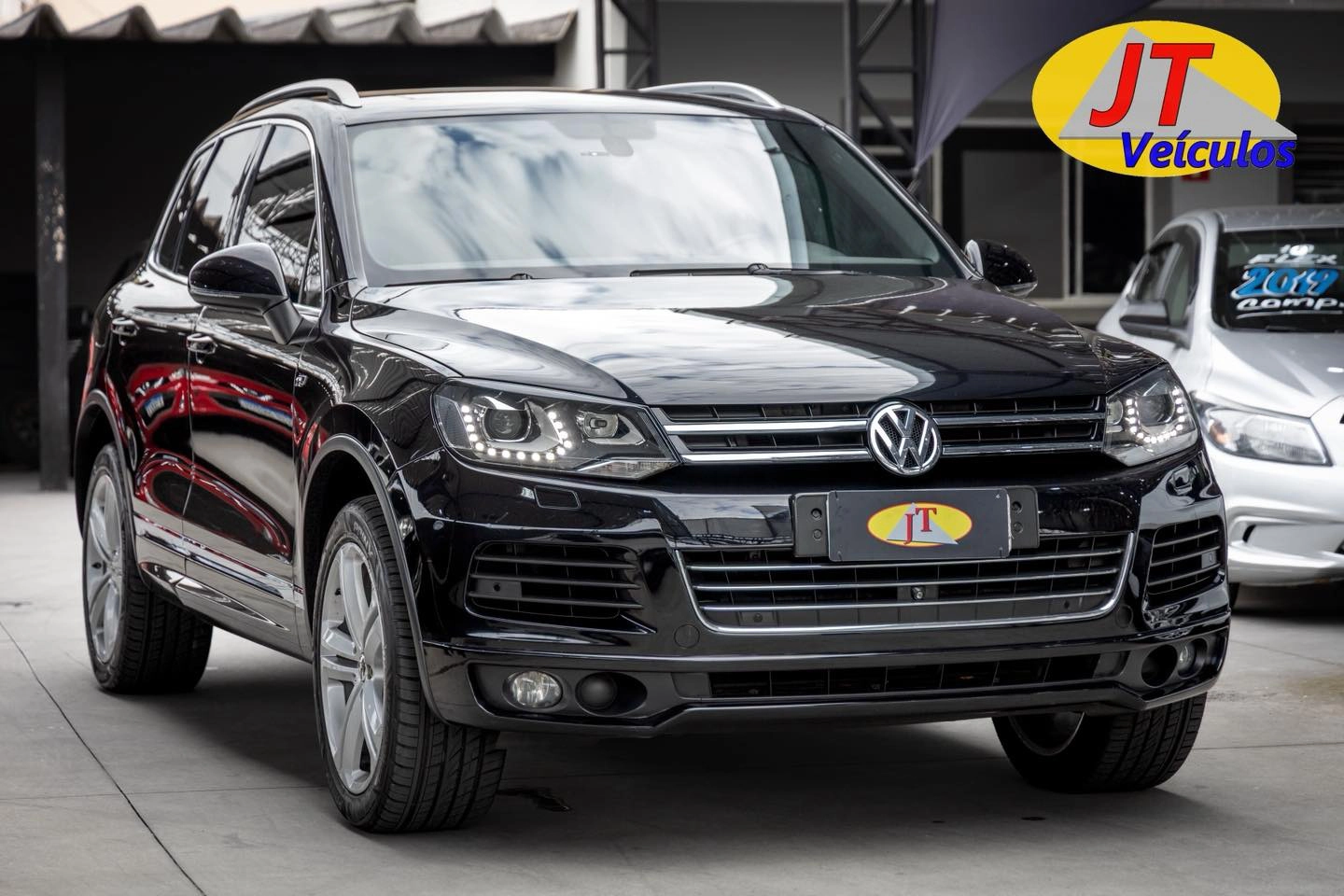 VOLKSWAGEN TOUAREG 4.2 R LINE V8 32V GASOLINA 4P TIPTRONIC