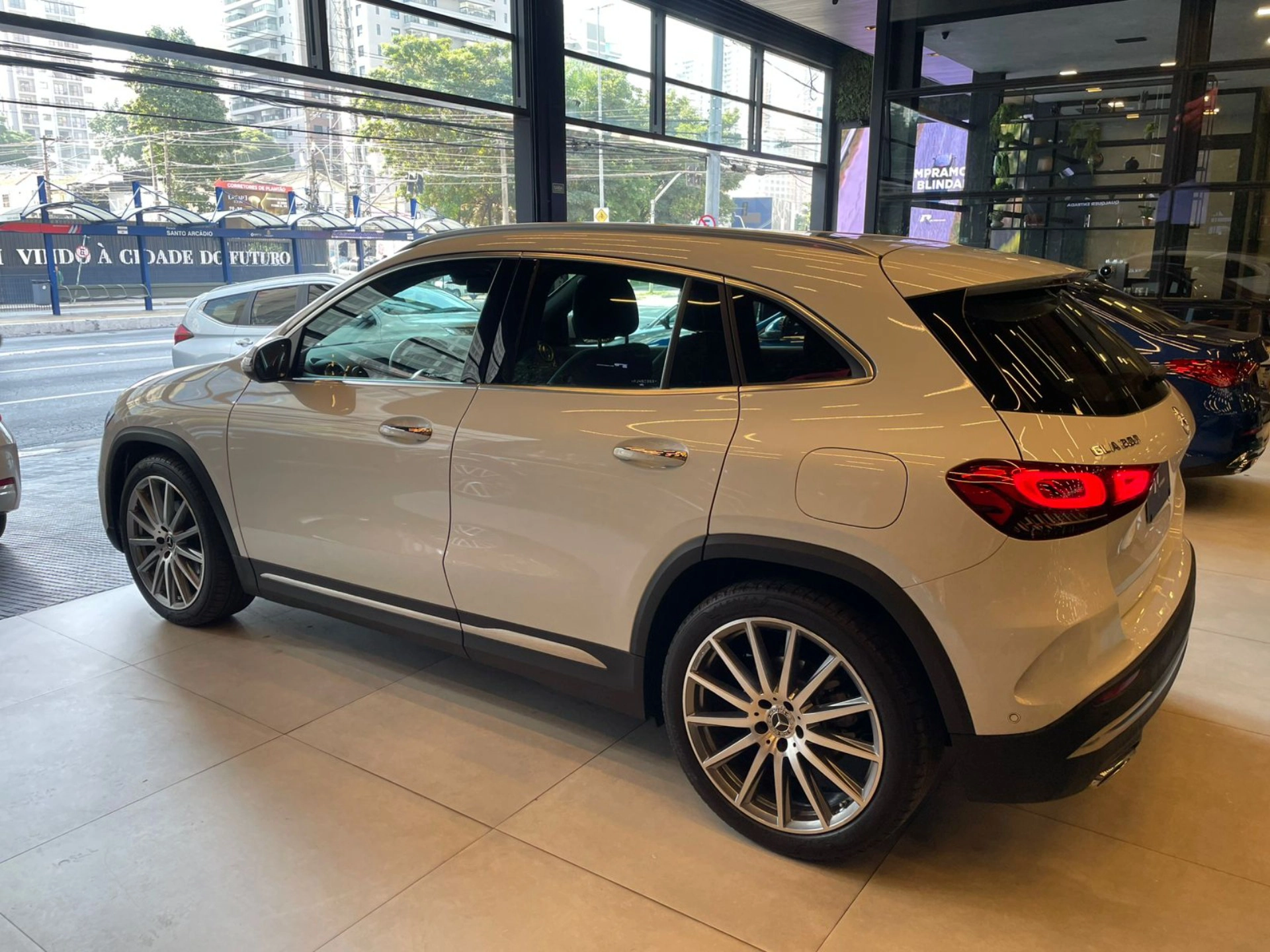 mercedes-benz GLA 200 1.3 GCI GASOLINA AMG LINE 7G-DCT 2023