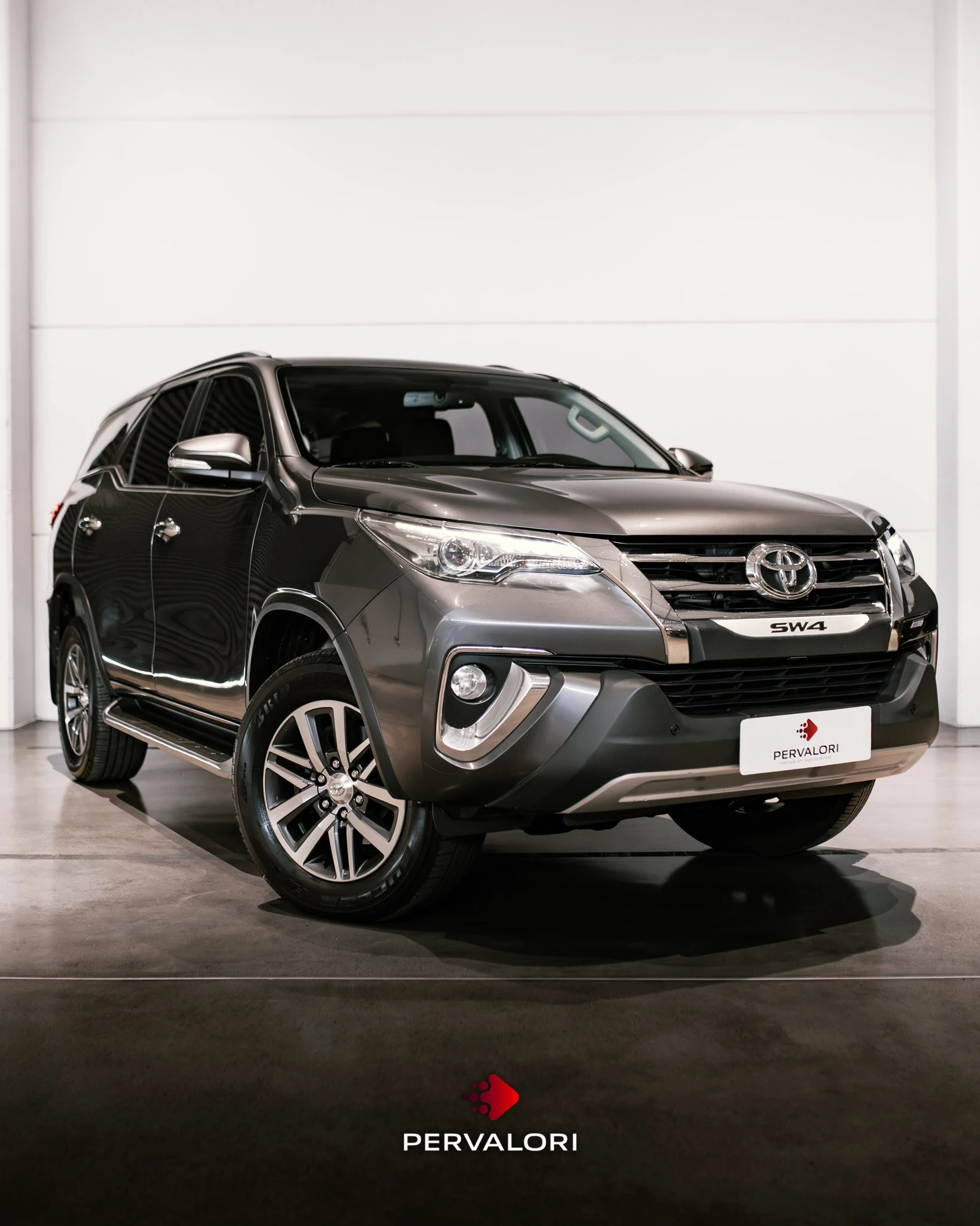 TOYOTA HILUX SW4 2.8 SRX 4X4 7 LUGARES 16V TURBO INTERCOOLER DIESEL 4P AUTOMÁTICO