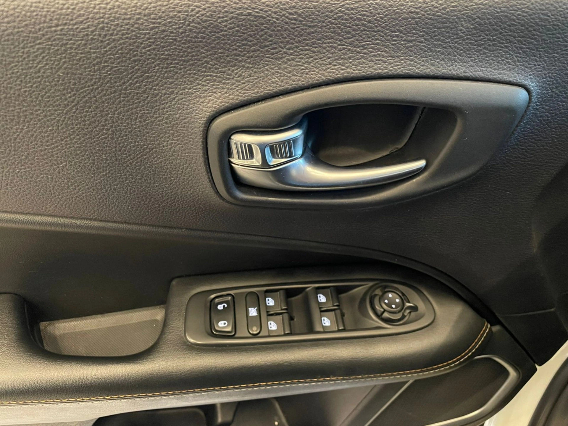 jeep COMPASS 2.0 16V FLEX SPORT AUTOMÁTICO 2017