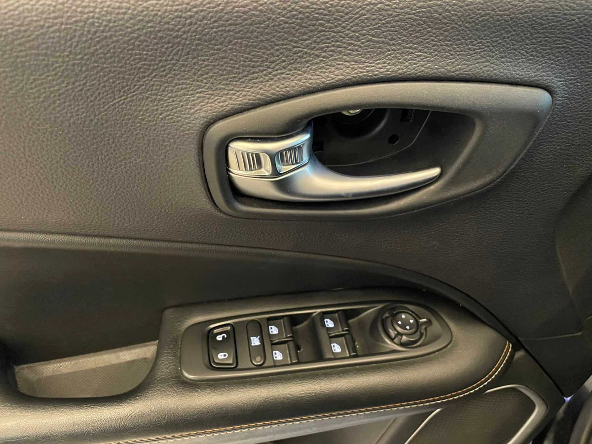 jeep COMPASS 2.0 16V FLEX LONGITUDE AUTOMÁTICO 2017