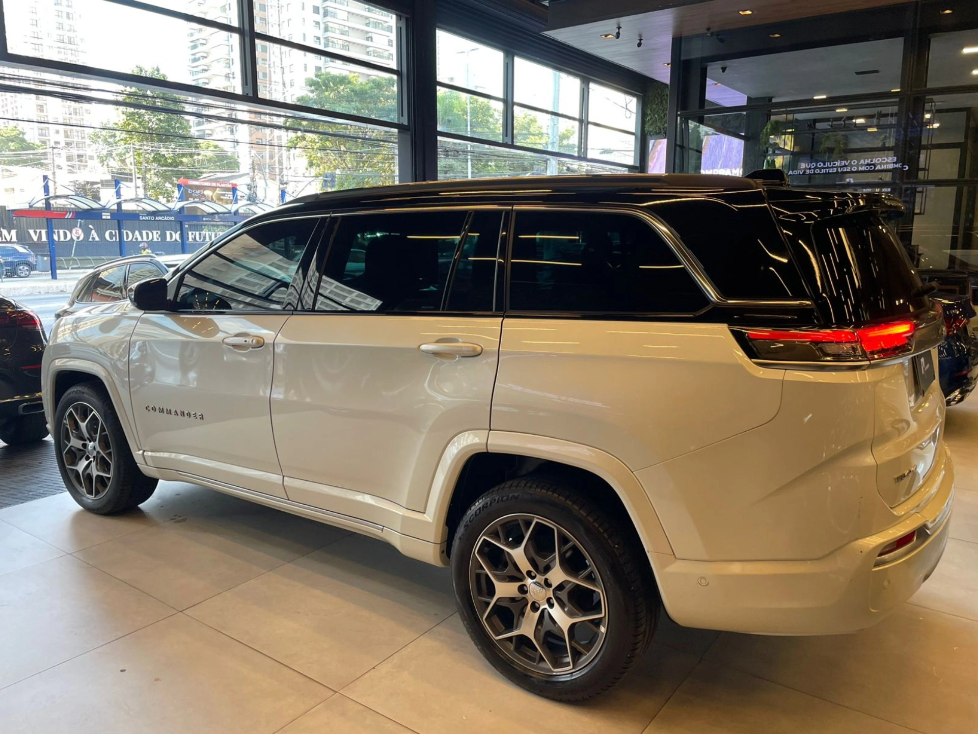 jeep COMMANDER 2.0 TD380 TURBO DIESEL OVERLAND AT9 2024