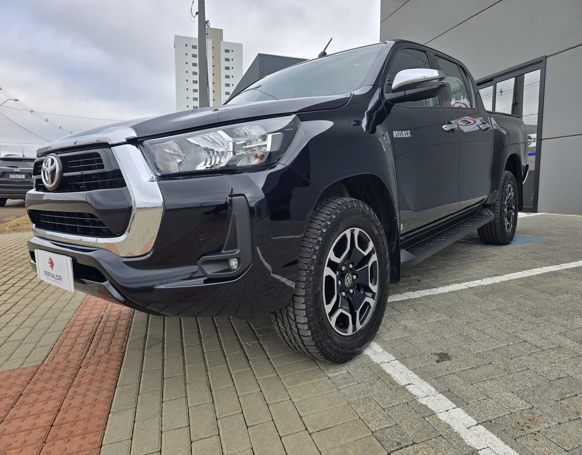 TOYOTA HILUX 2.8 D-4D TURBO DIESEL CD SRV 4X4 AUTOMÁTICO