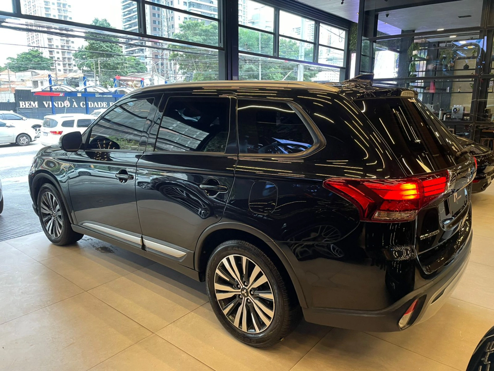 mitsubishi OUTLANDER 2.0 MIVEC GASOLINA HPE AUTOMÁTICO 2021