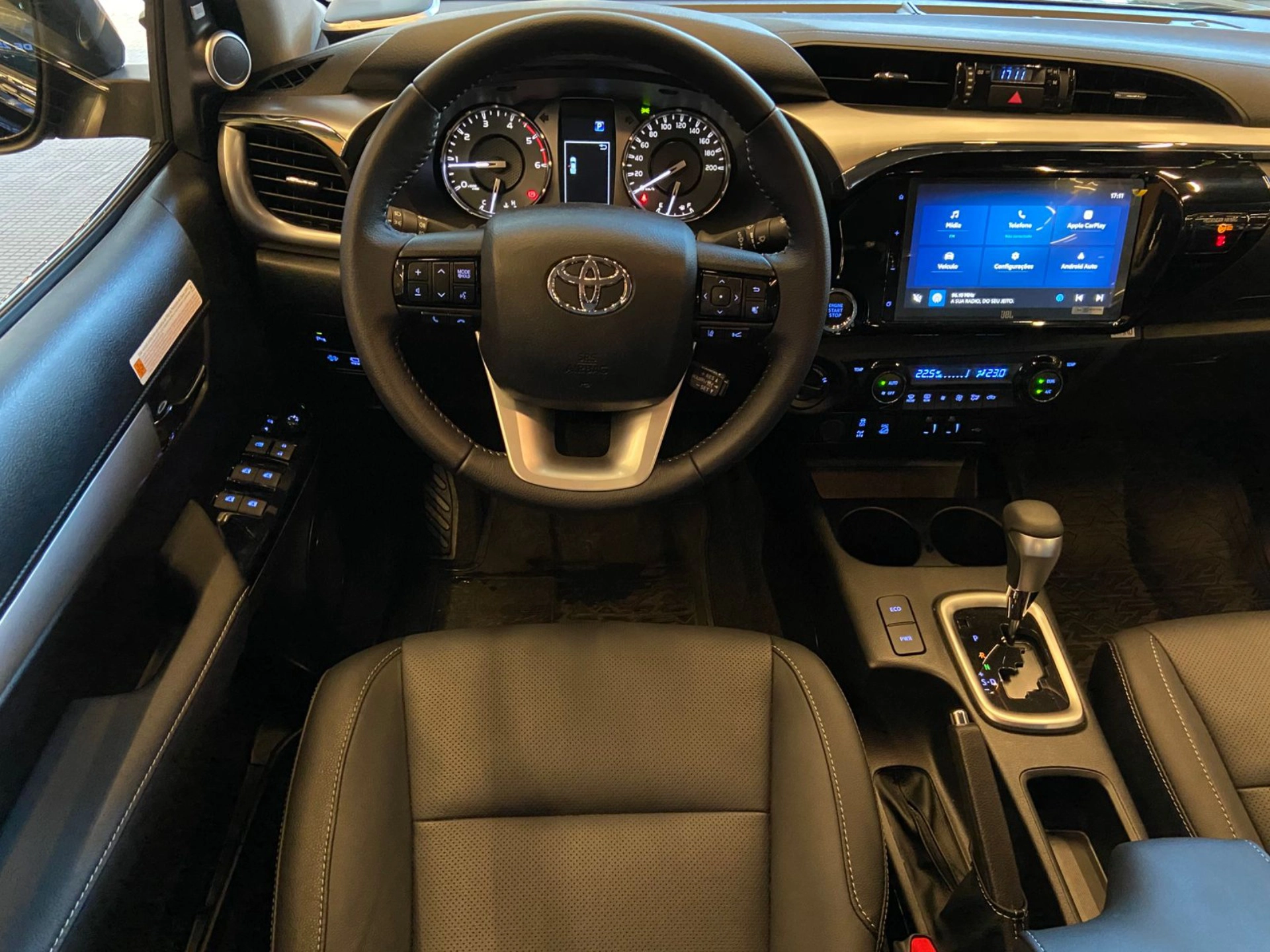 toyota HILUX 2.8 D-4D TURBO DIESEL CD SRX PLUS 4X4 AUTOMÁTICO 2025