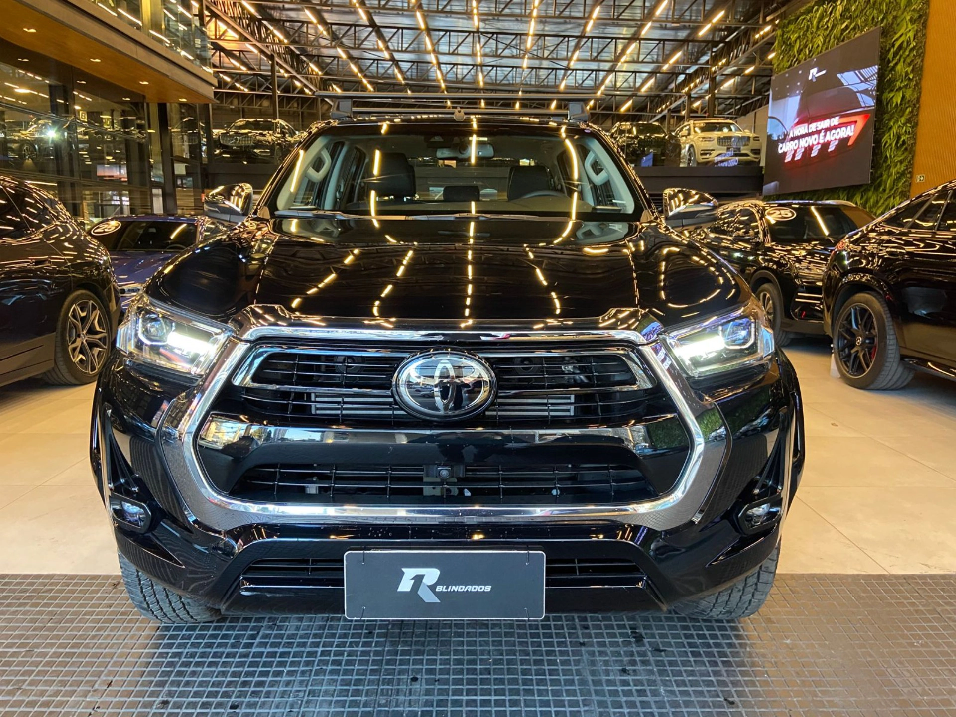 toyota HILUX 2.8 D-4D TURBO DIESEL CD SRX PLUS 4X4 AUTOMÁTICO 2025