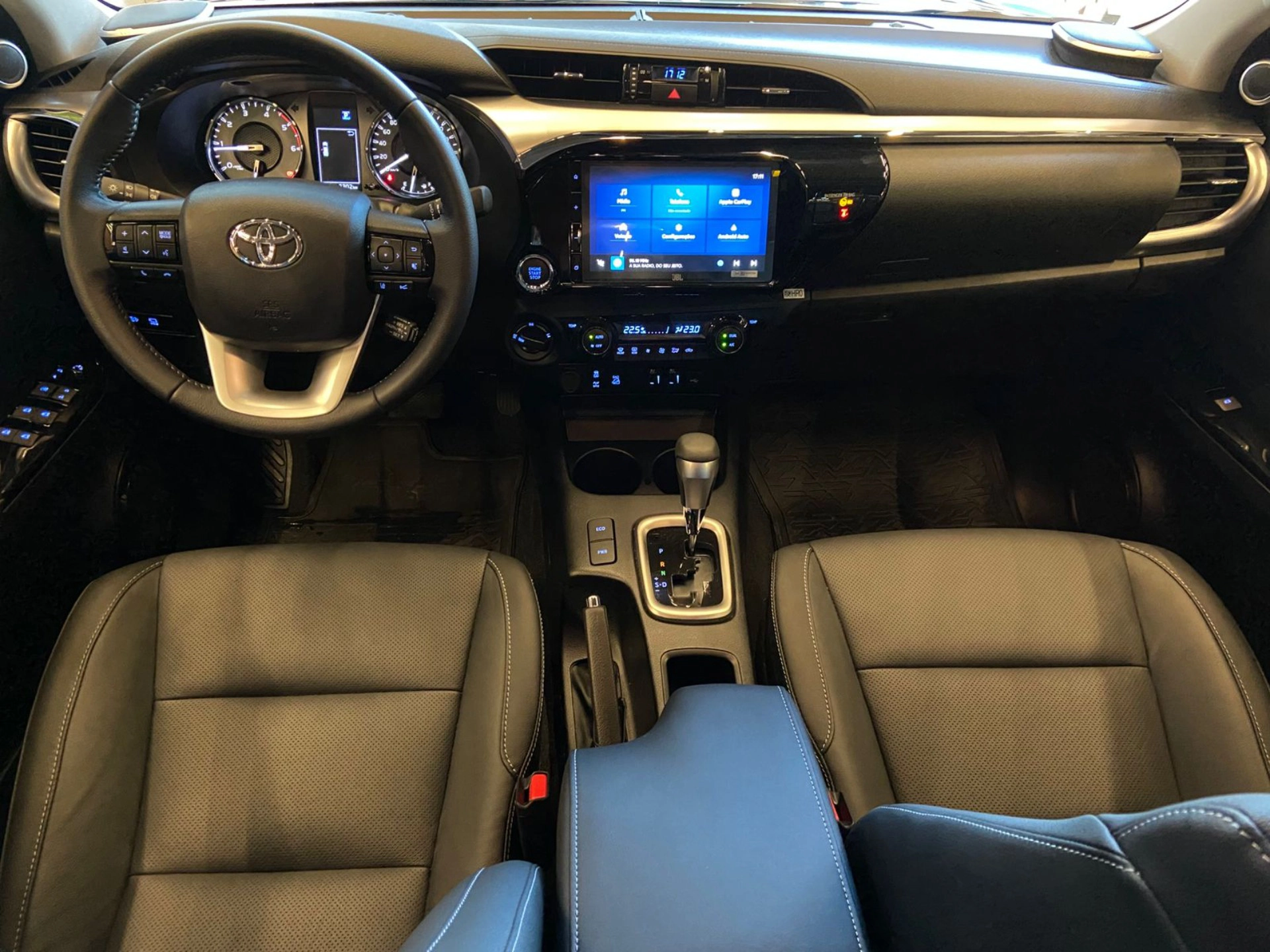 toyota HILUX 2.8 D-4D TURBO DIESEL CD SRX PLUS 4X4 AUTOMÁTICO 2025