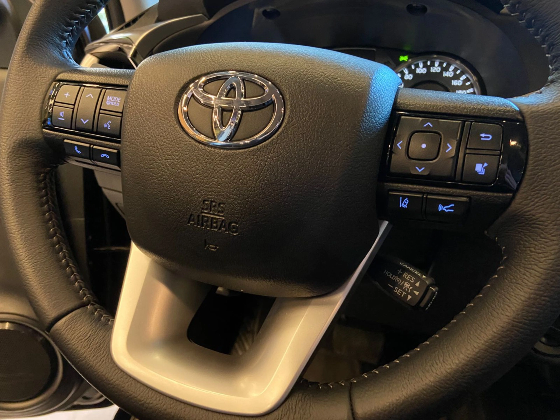 toyota HILUX 2.8 D-4D TURBO DIESEL CD SRX PLUS 4X4 AUTOMÁTICO 2025