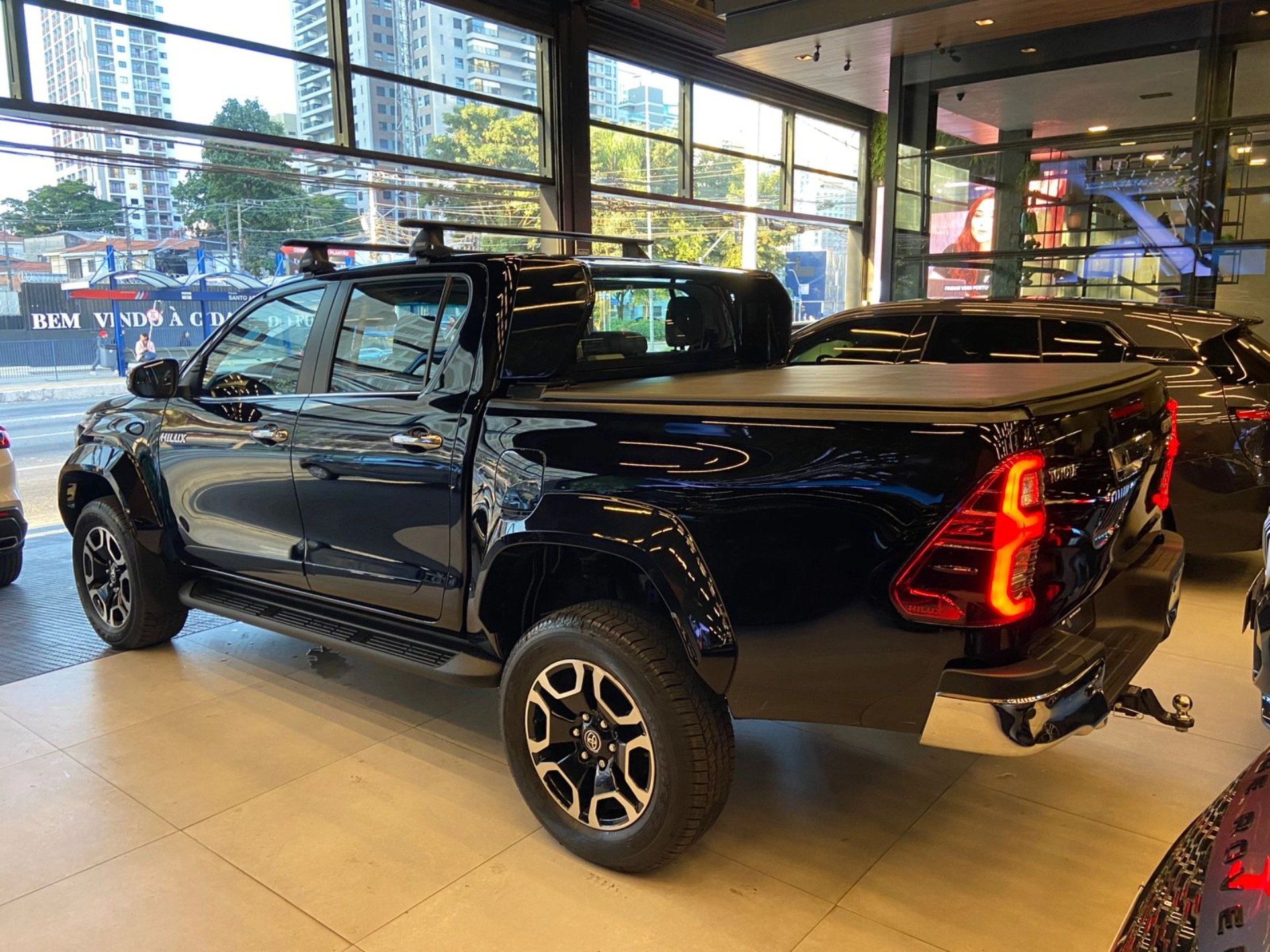 toyota HILUX 2.8 D-4D TURBO DIESEL CD SRX PLUS 4X4 AUTOMÁTICO 2025