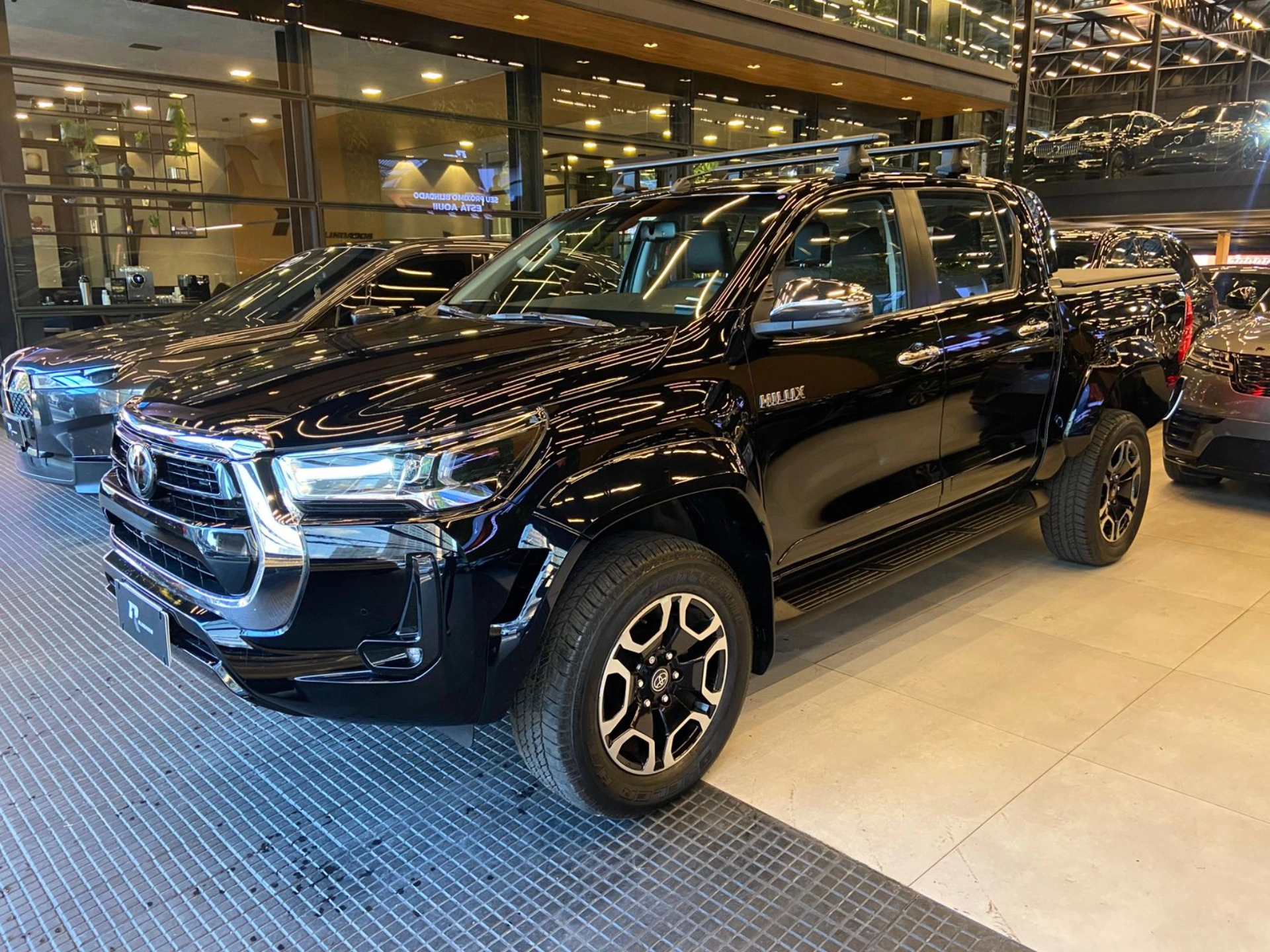 toyota HILUX 2.8 D-4D TURBO DIESEL CD SRX PLUS 4X4 AUTOMÁTICO 2025 toyota HILUX 2.8 D-4D TURBO DIESEL CD SRX PLUS 4X4 AUTOMÁTICO 2025