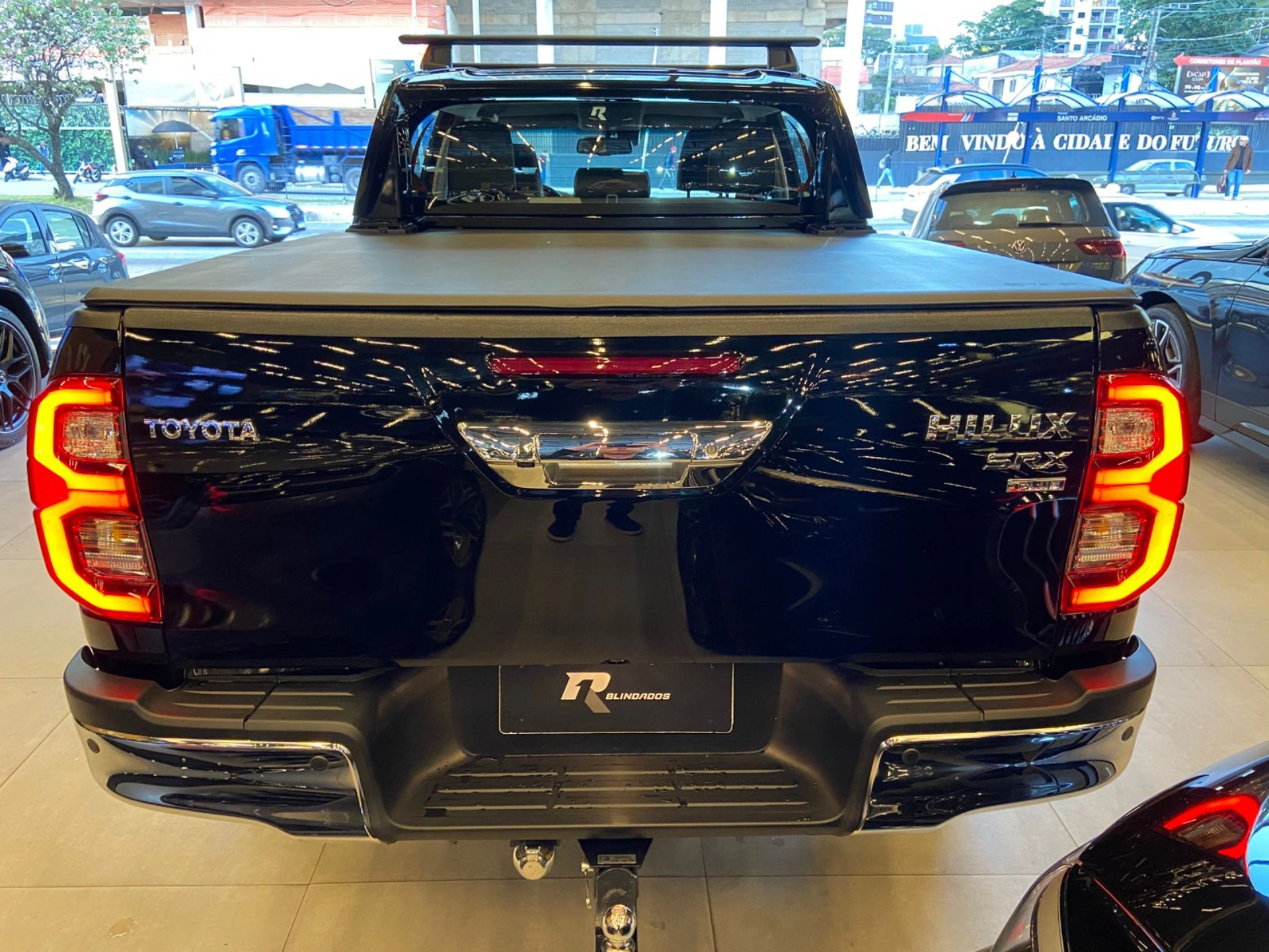toyota HILUX 2.8 D-4D TURBO DIESEL CD SRX PLUS 4X4 AUTOMÁTICO 2025