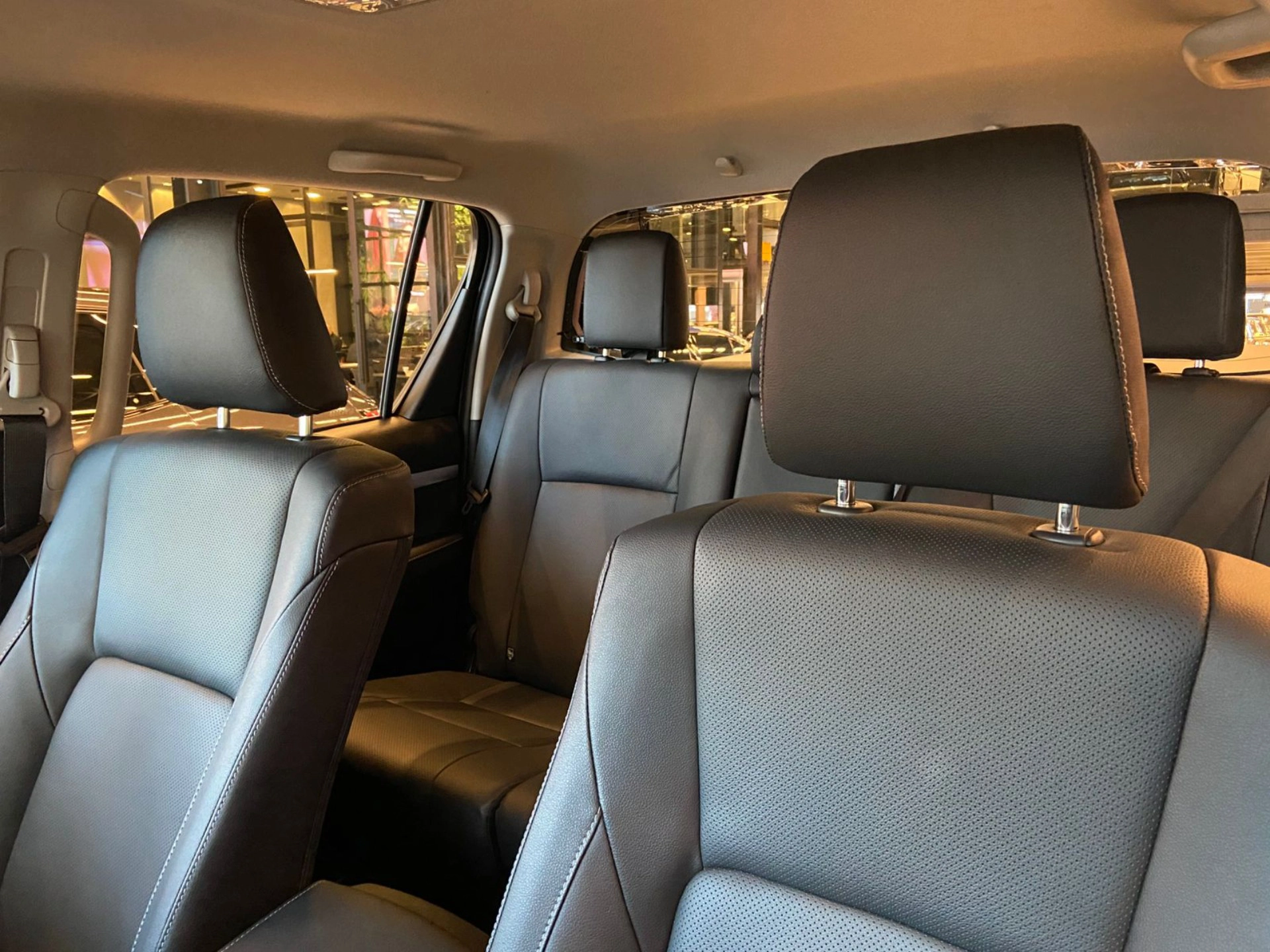 toyota HILUX 2.8 D-4D TURBO DIESEL CD SRX PLUS 4X4 AUTOMÁTICO 2025