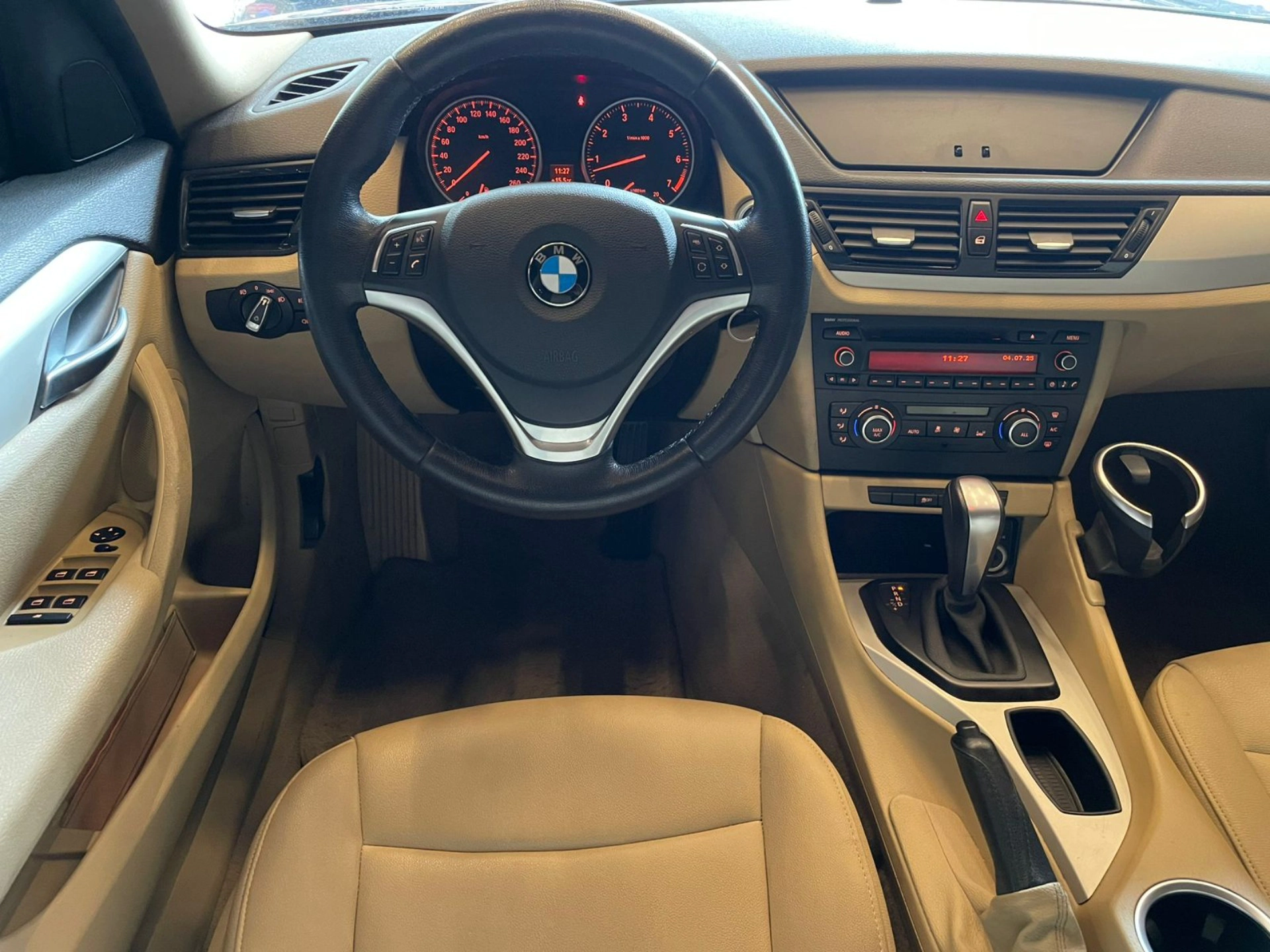 bmw X1 2.0 16V GASOLINA SDRIVE18I 4P AUTOMÁTICO 2014