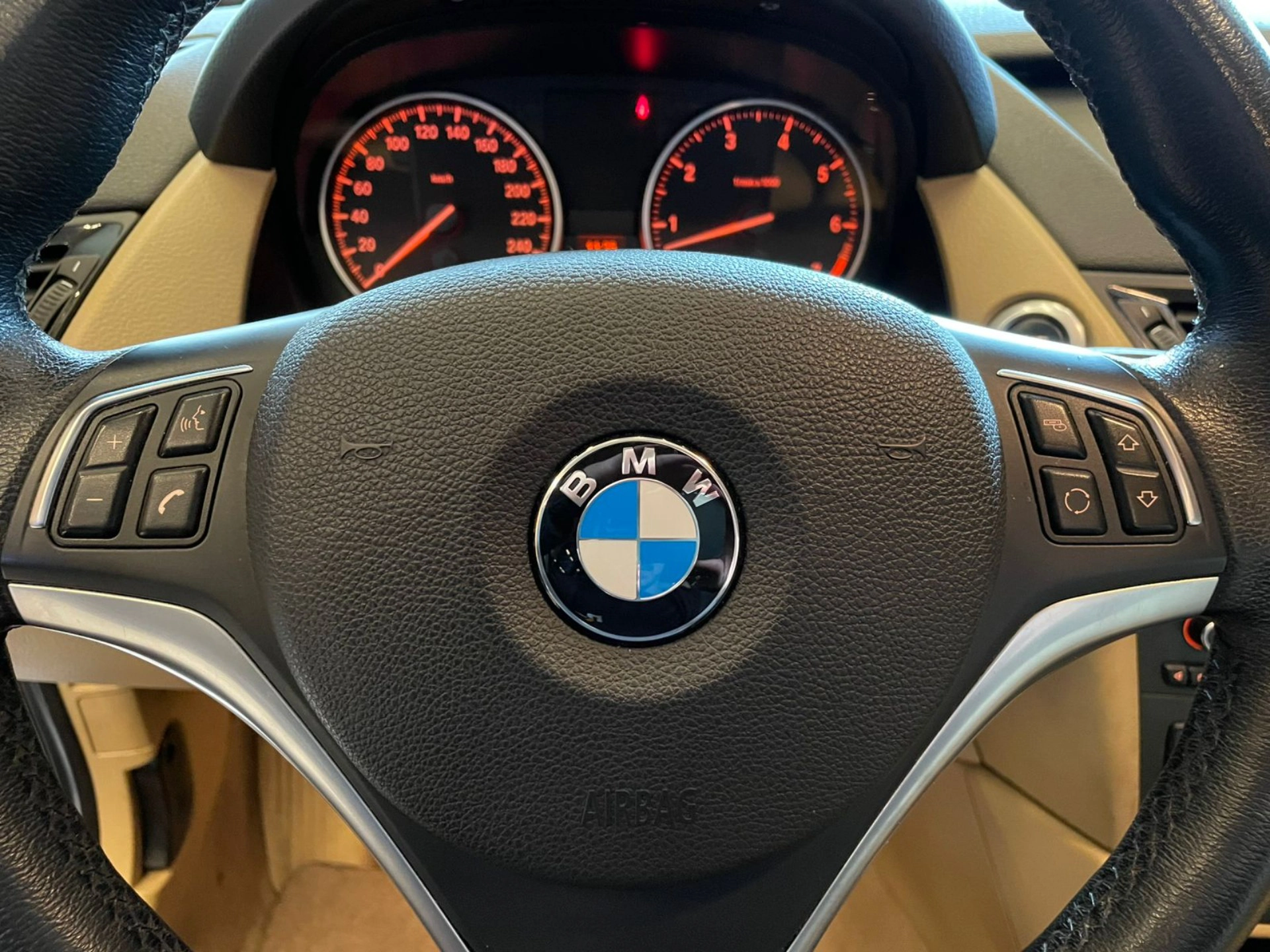 bmw X1 2.0 16V GASOLINA SDRIVE18I 4P AUTOMÁTICO 2014