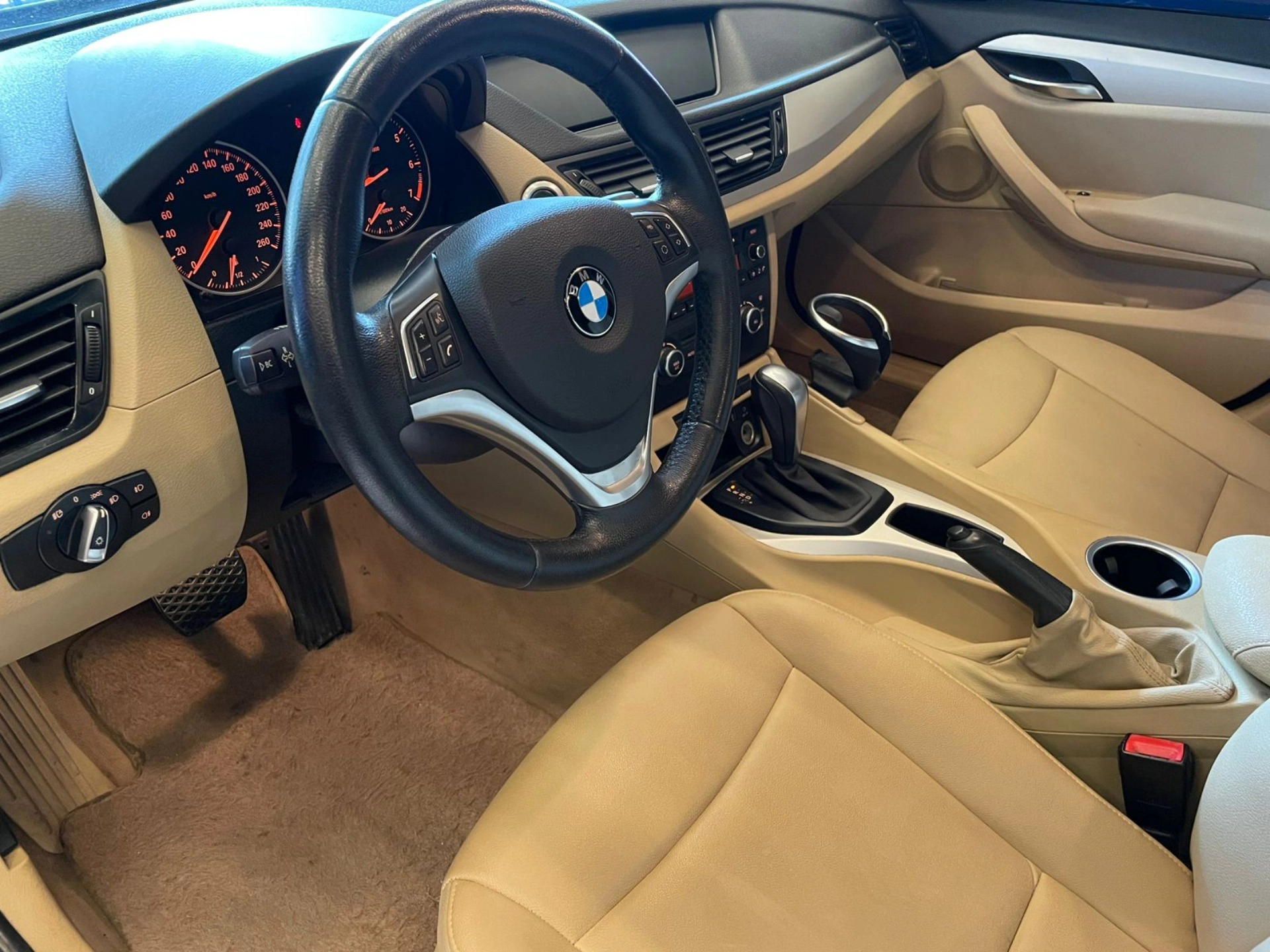 bmw X1 2.0 16V GASOLINA SDRIVE18I 4P AUTOMÁTICO 2014