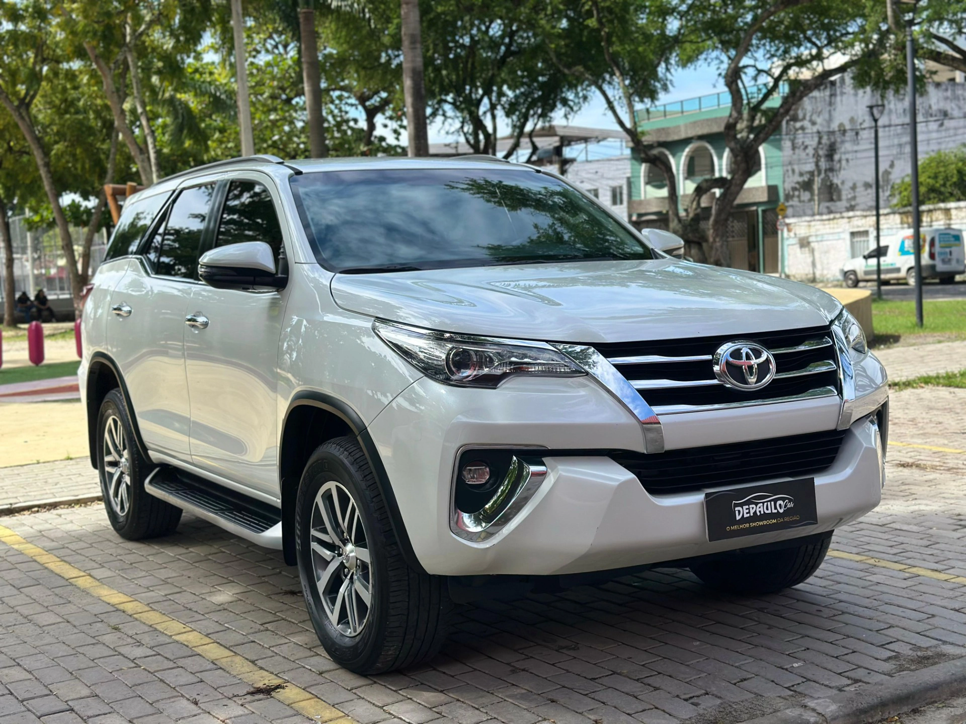 TOYOTA HILUX SW4 2.8 SRX 4X4 7 LUGARES 16V TURBO INTERCOOLER DIESEL 4P AUTOMÁTICO