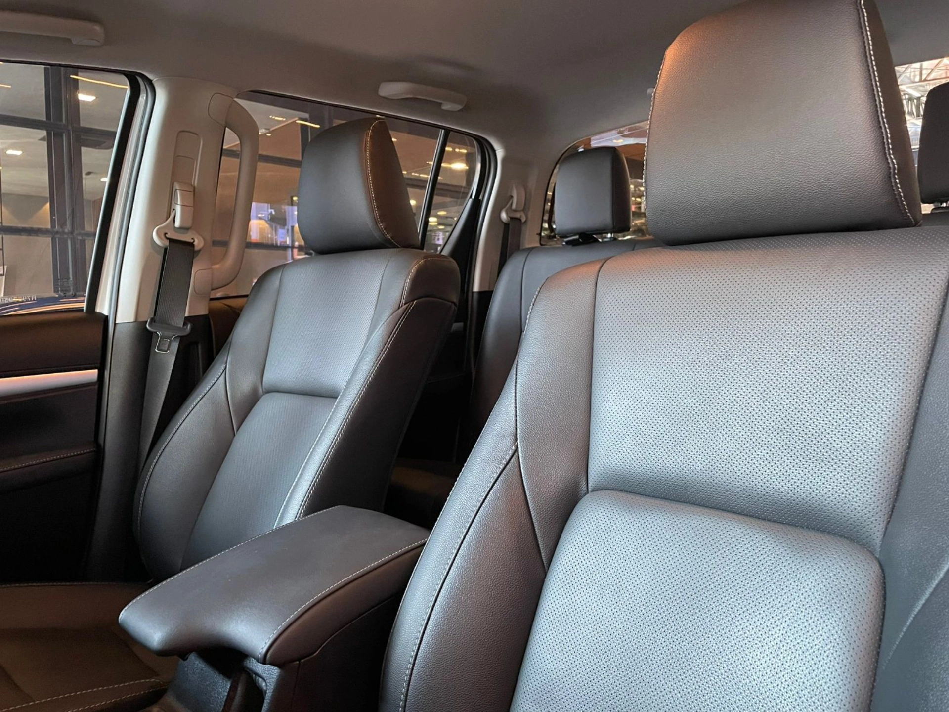 toyota HILUX 2.8 D-4D TURBO DIESEL CD SRX PLUS 4X4 AUTOMÁTICO 2024