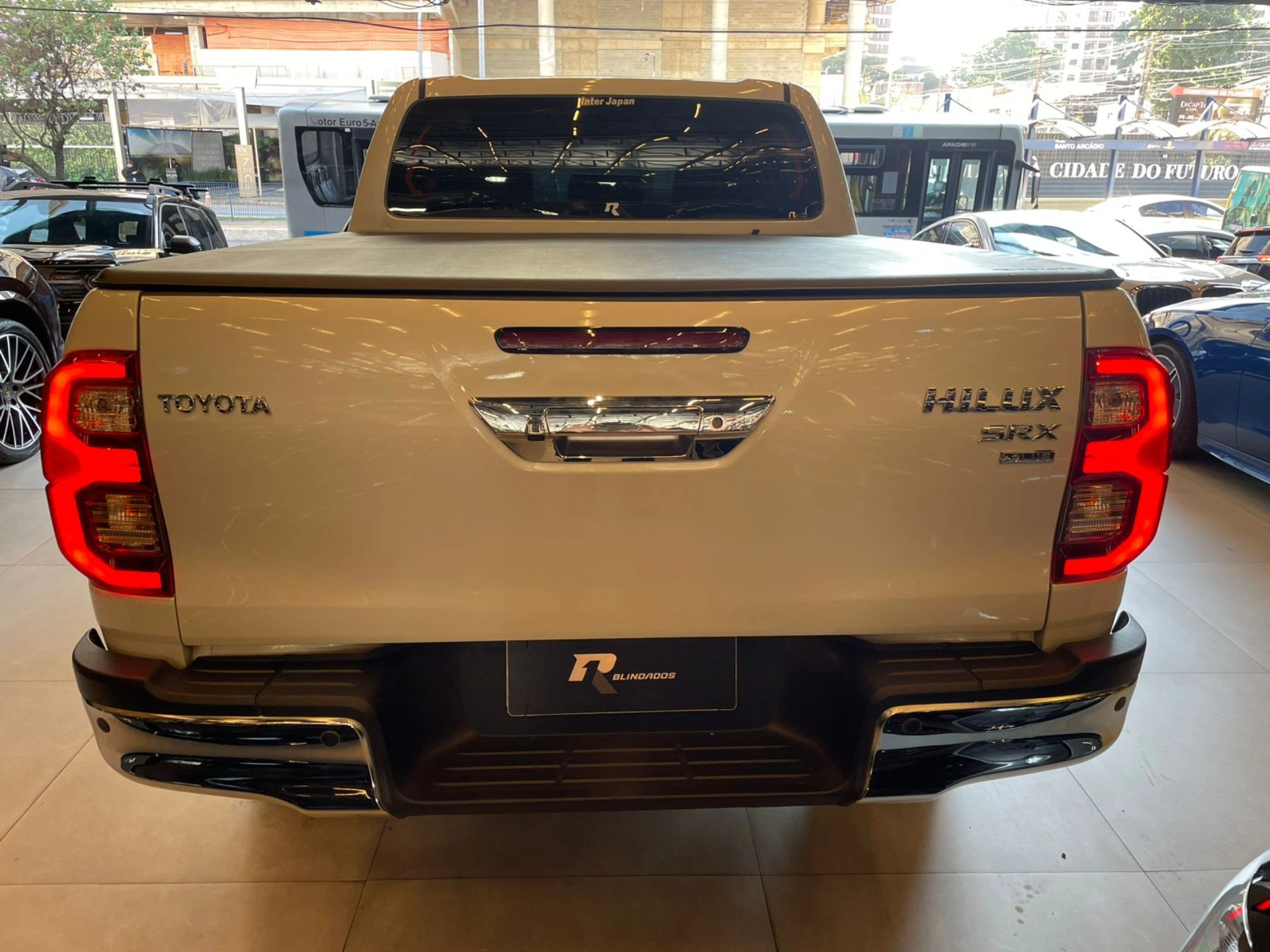 toyota HILUX 2.8 D-4D TURBO DIESEL CD SRX PLUS 4X4 AUTOMÁTICO 2024